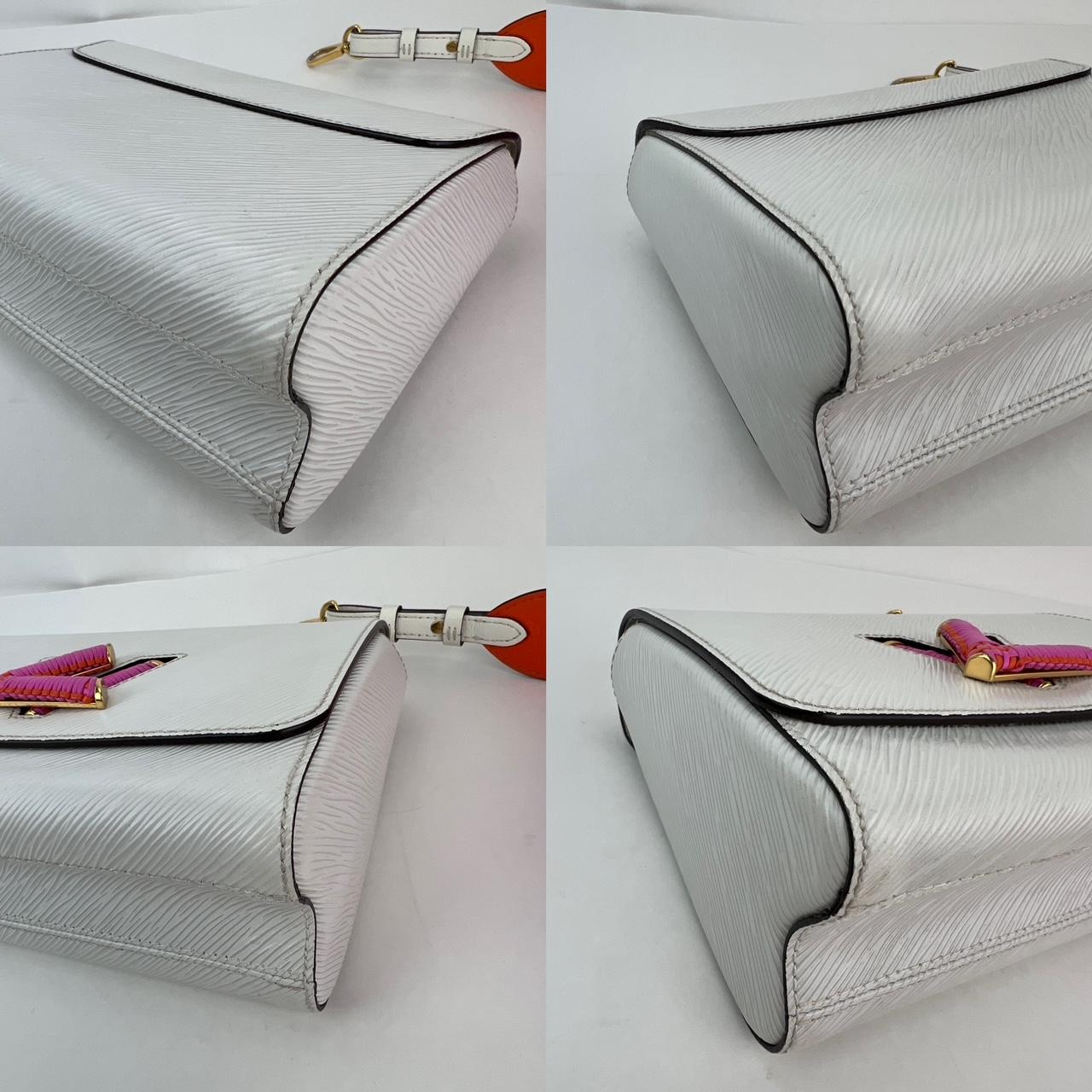 Louis Vuitton Epi White Twist MM Shoulder Bag In Excellent Condition In Freehold, NJ