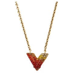 Louis Vuitton Essential V Crystals Goldfarbene Kette Halskette mit Kristallen