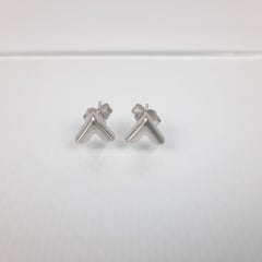 Louis Vuitton Essential V earrings