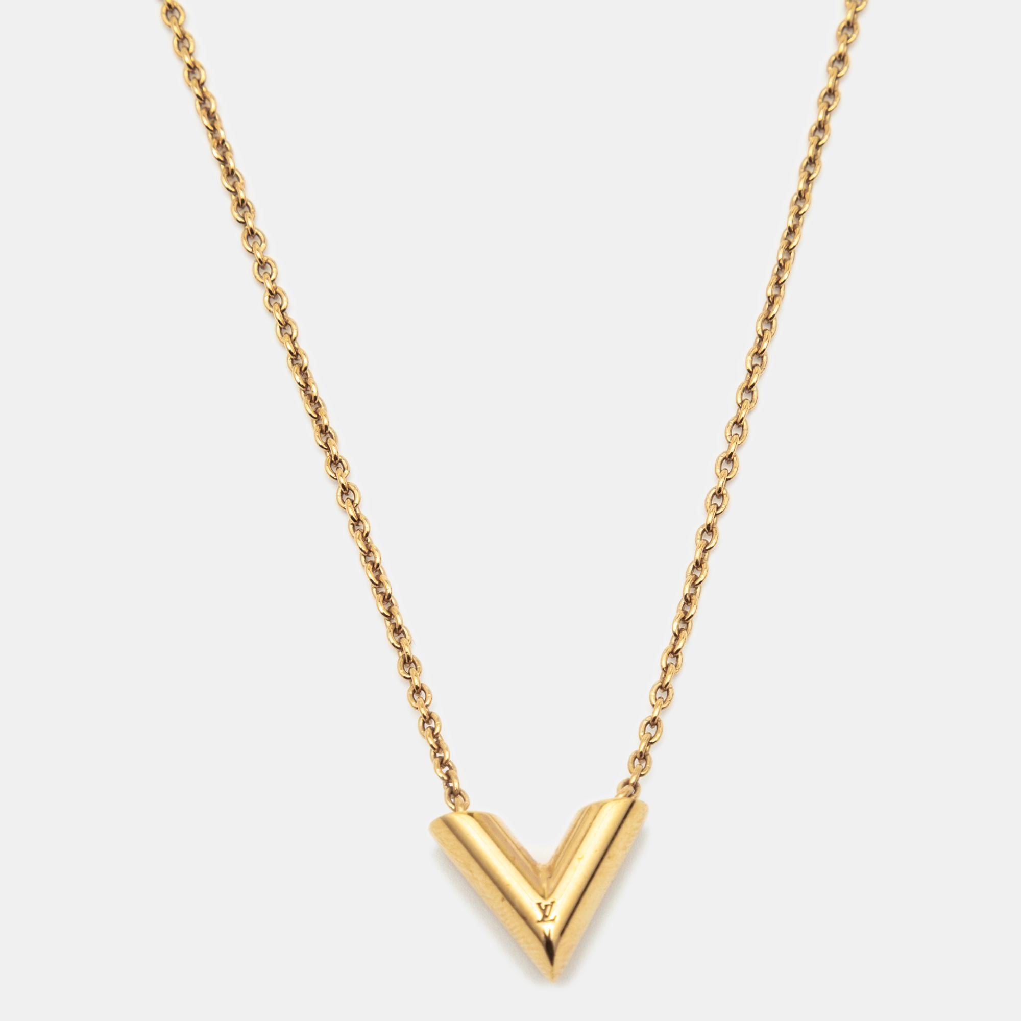 Delicately sculpted into a fine creation, this necklace from Louis Vuitton is here to make you look beautiful. It is set in gold-tone metal and features a V accent pendant. A secure lobster clasp finishes this LV necklace.


