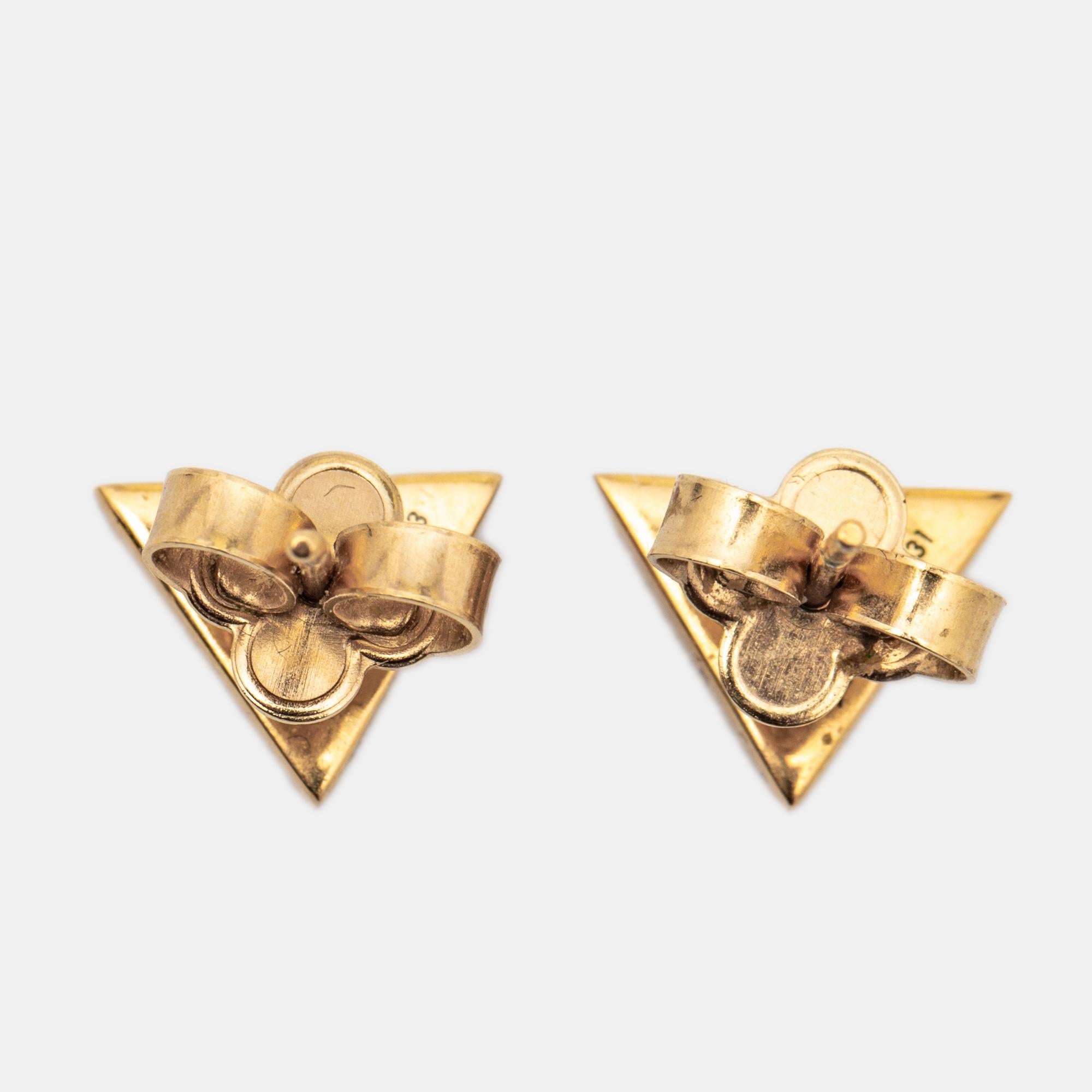 Delicately sculpted into fine creations, these stud earrings from Louis Vuitton are here to make you look beautiful. They are set in gold-tone metal and feature a V-shaped structure. Style them with your with formal outfits for a chic touch.

