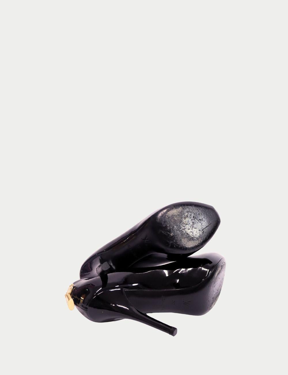 Louis Vuitton - EU 37 In Excellent Condition For Sale In Amman, JO