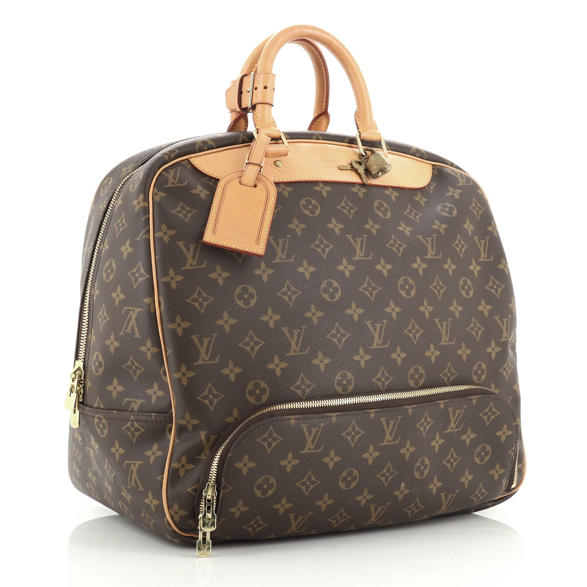 This Louis Vuitton Evasion Travel Bag Monogram Canvas MM is a travel piece ideal for your weekend getaway. Crafted from brown monogram coated canvas, it features dual rolled leather handles, natural vachetta leather trim, exterior front zip