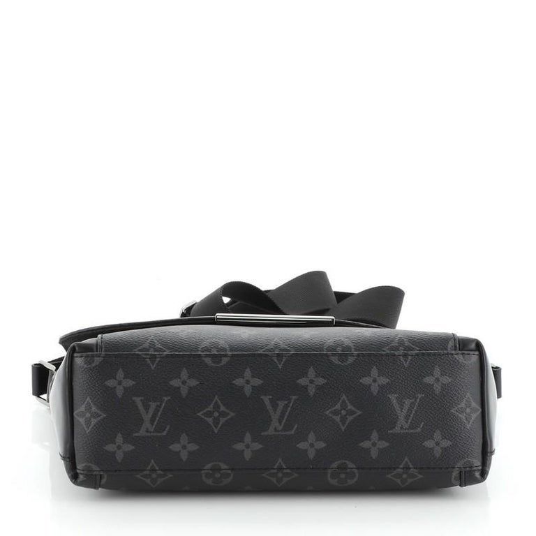 Ready for freedom and adventure. Experience #LouisVuittons Spirit of Travel  with the Monogram camera bag: more at http…