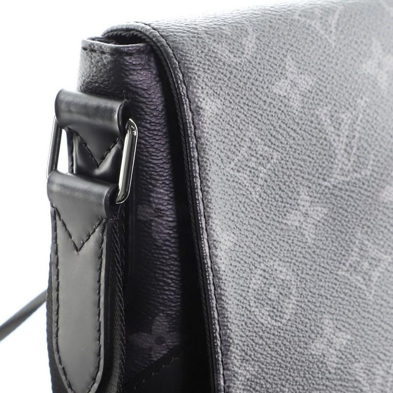 Louis Vuitton District Pm Messenger Bag Monogram Eclipse - For Sale on  1stDibs