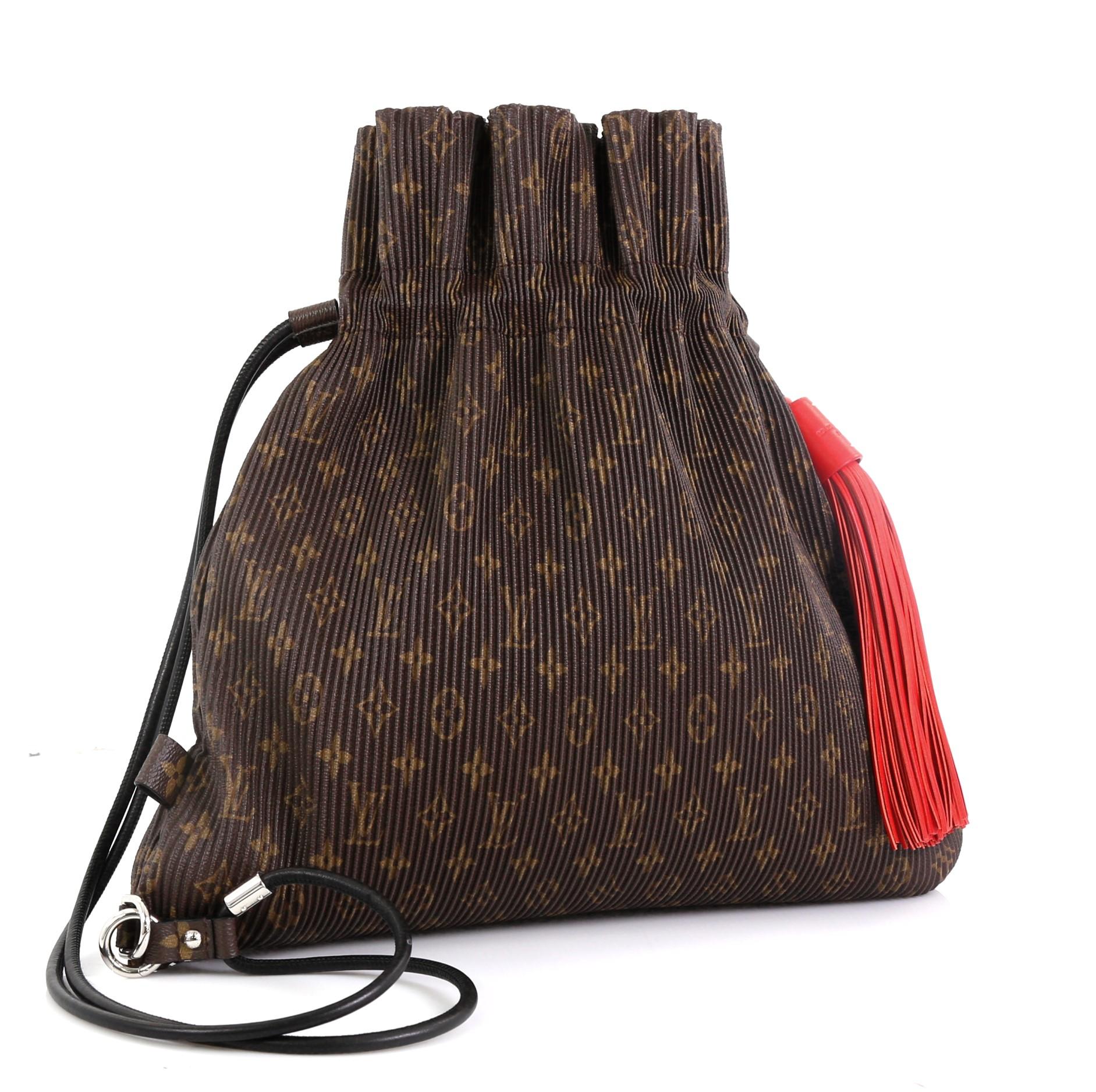louis vuitton pleated bag
