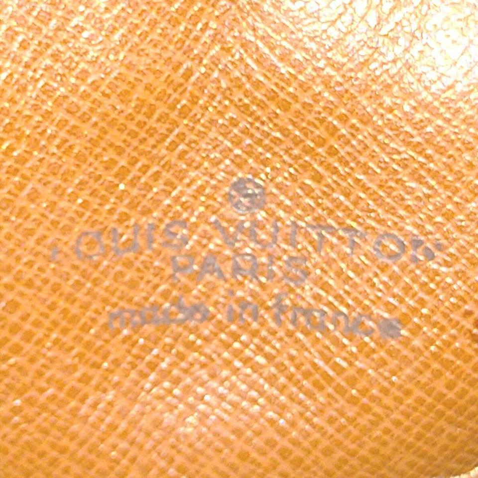 GOOD CONDITION
(7/10 or B)

(Outside) Noticeable rub in the outside pocket

Minor rub on the leather parts

Minor wrinkle partially

(Outside) Noticeable stain partially

(Shoulder) Noticeable signs of used near the root of the shoulder strap

Minor