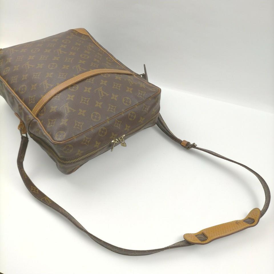 Louis Vuitton Extra Large Monogram Danube GM Bag 862739 In Good Condition For Sale In Dix hills, NY