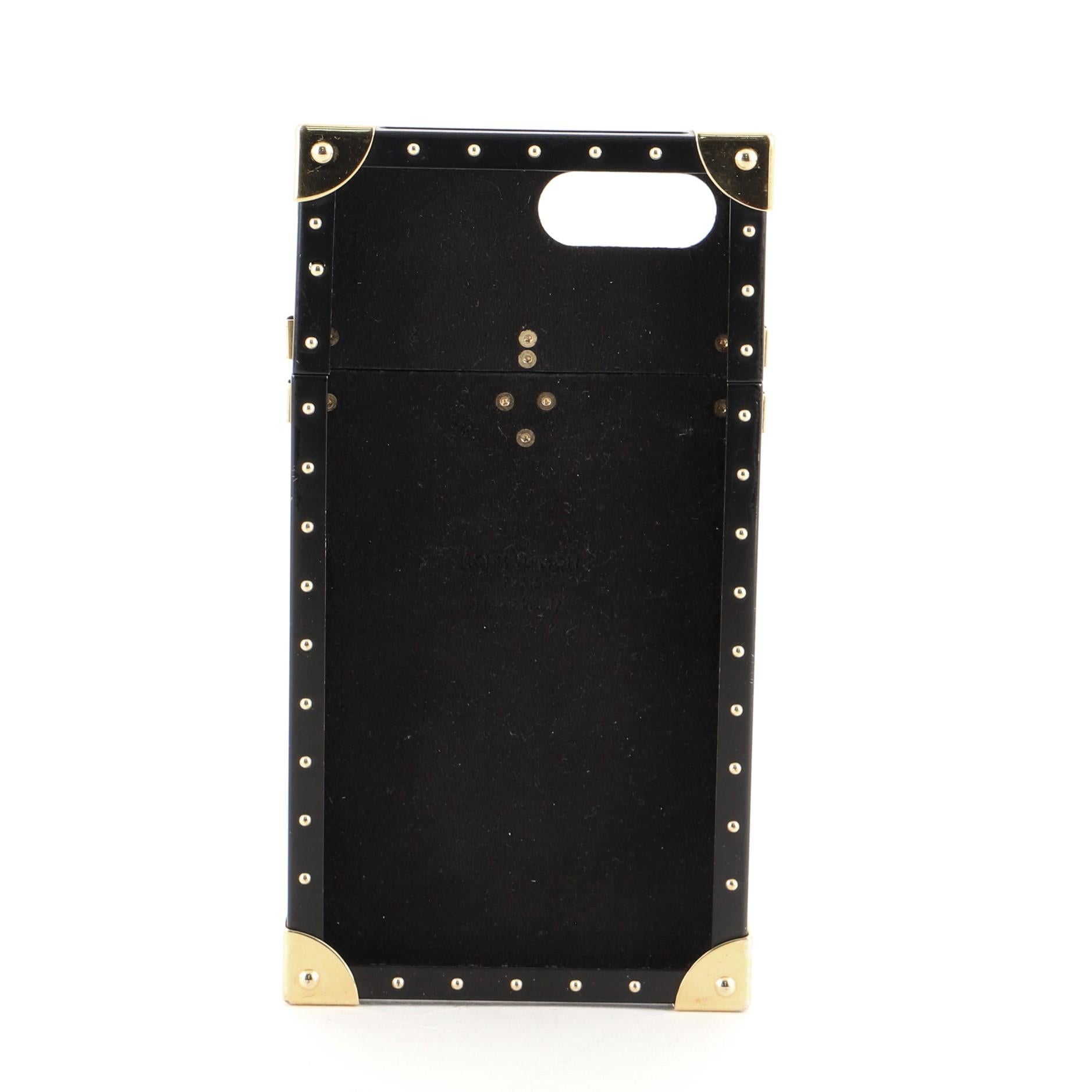 Louis Vuitton Eye Trunk with Strap for iPhone X Plus Reverse Monogram Canvas
Monogram Reverse

Condition Details: Loose stud hardware. Moderate scuffs and wear on exterior trim, scratches on hardware.

45086MSC

Height 6.5