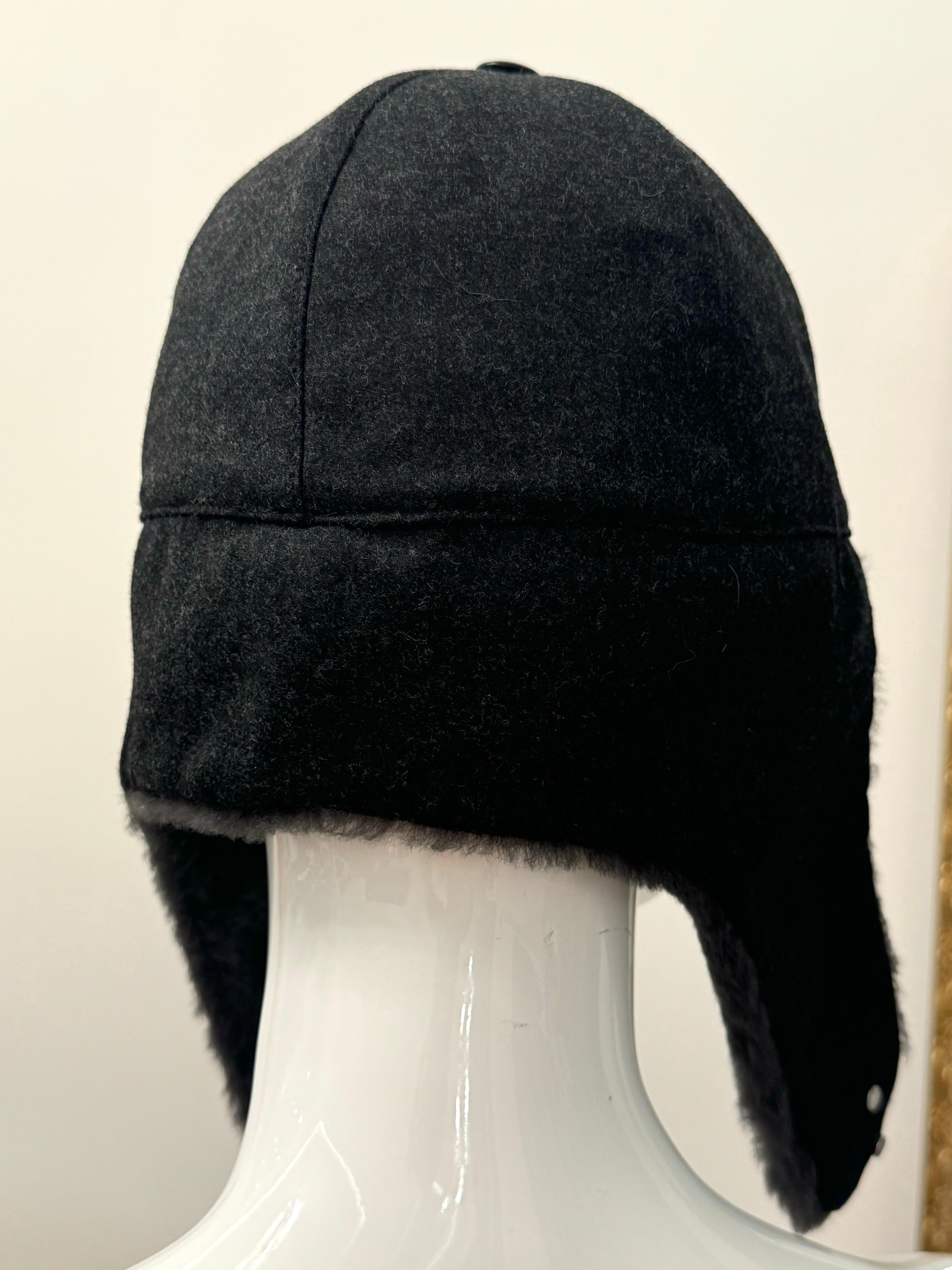 Louis Vuitton F/W 2018 limited edition Alpes shearling patch hat For Sale 10