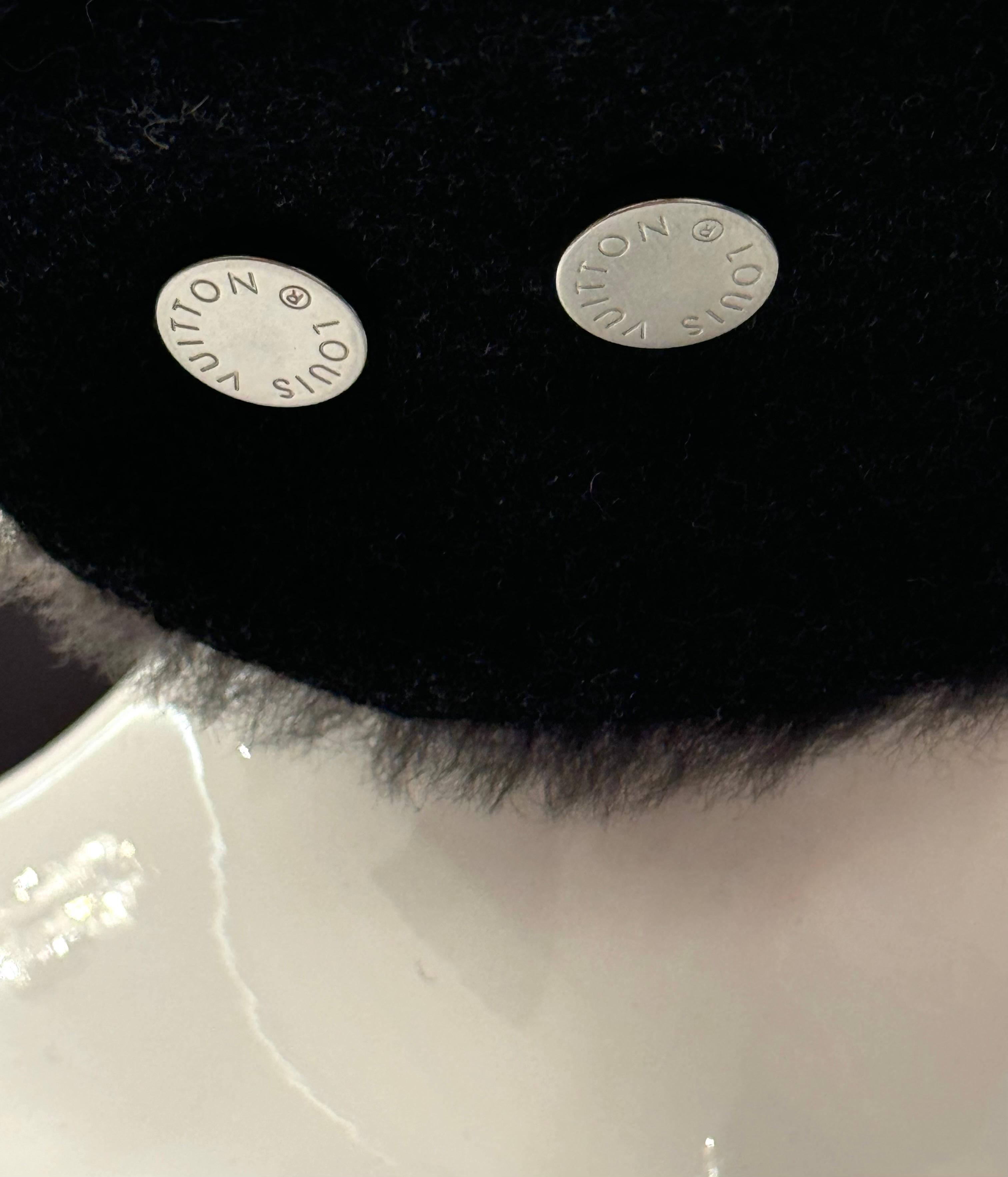 Louis Vuitton F/W 2018 limited edition Alpes shearling patch hat For Sale 1