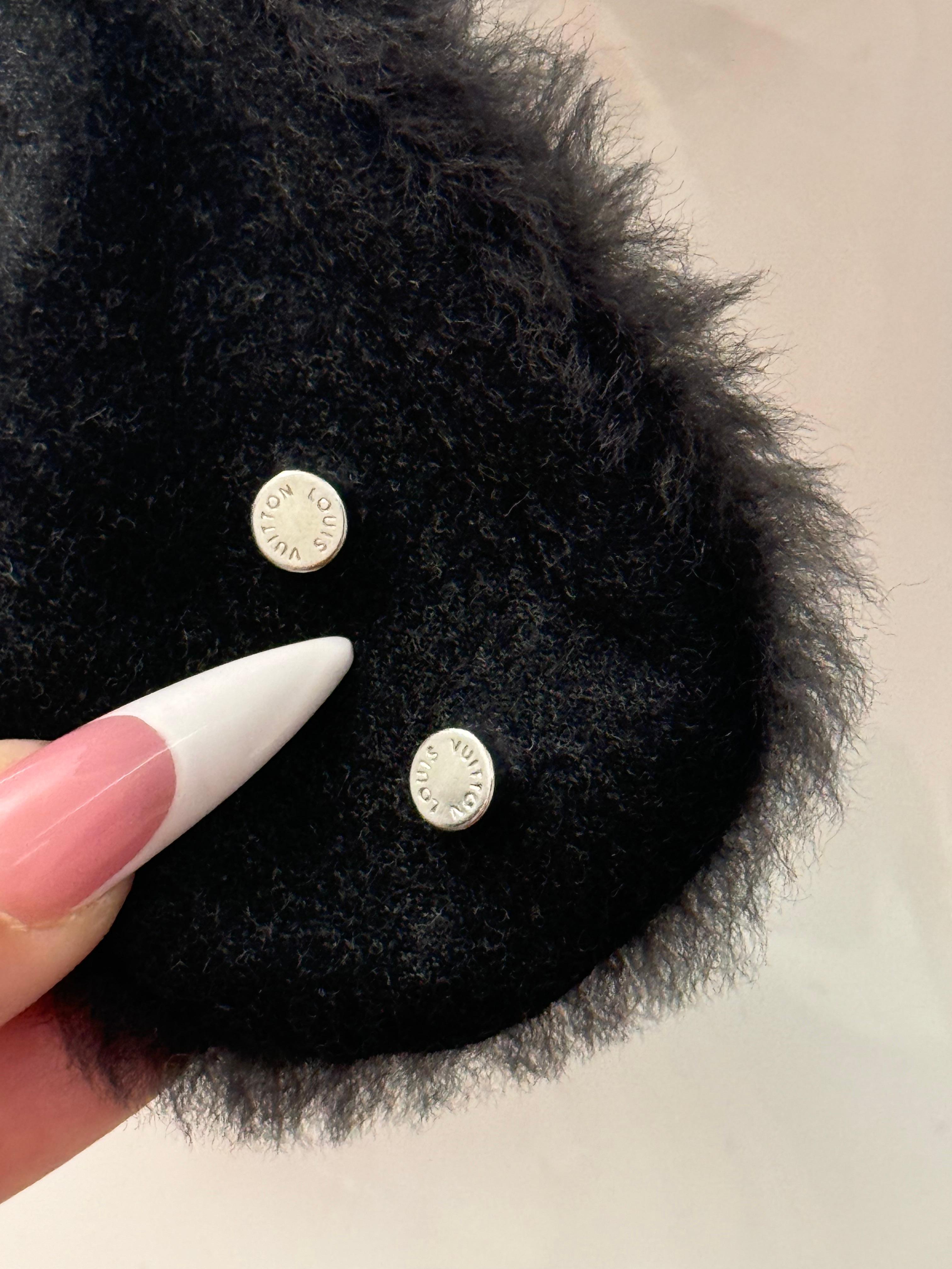 Louis Vuitton F/W 2018 limited edition Alpes shearling patch hat For Sale 3