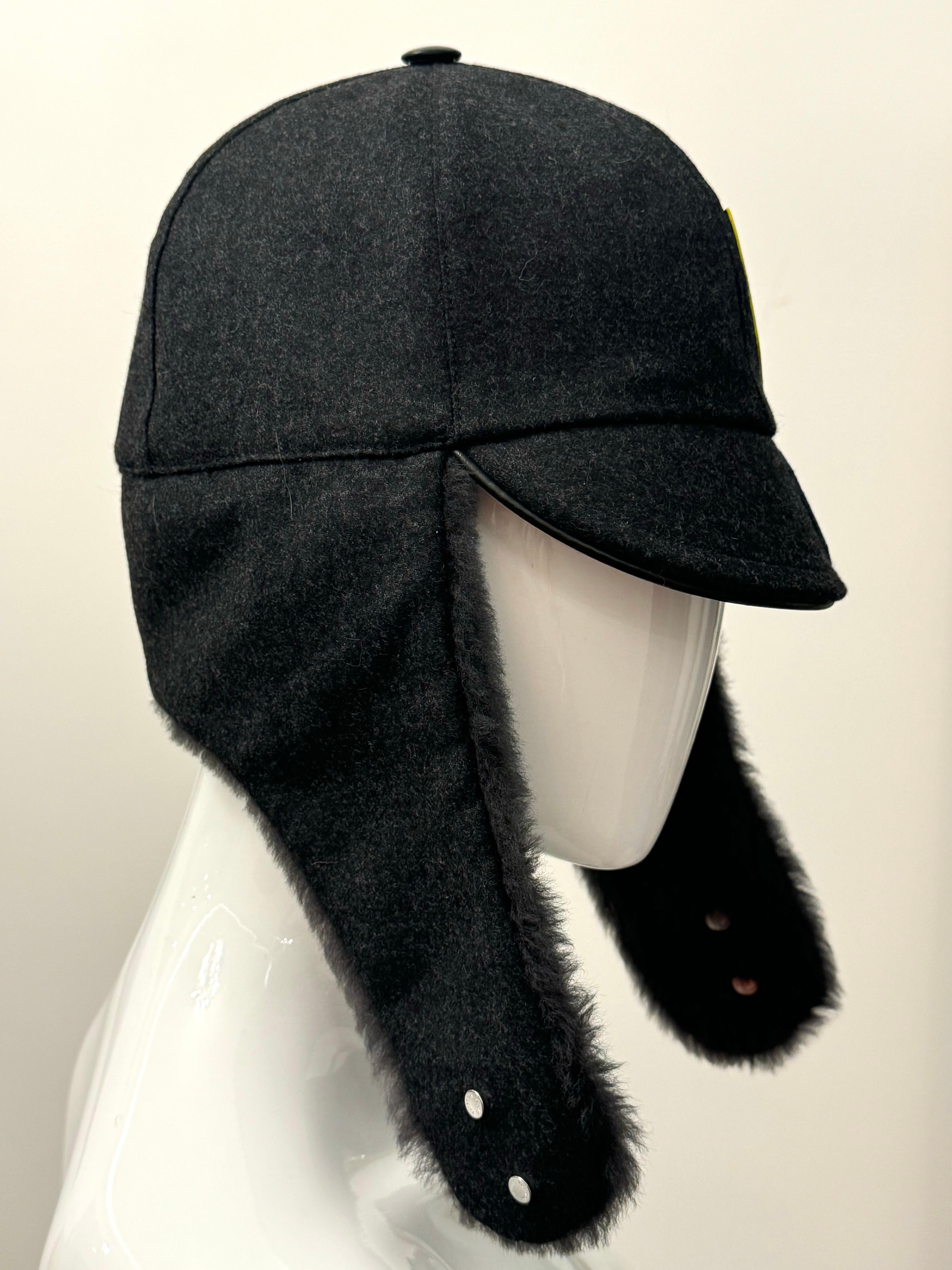 Louis Vuitton F/W 2018 limited edition Alpes shearling patch hat For Sale 4