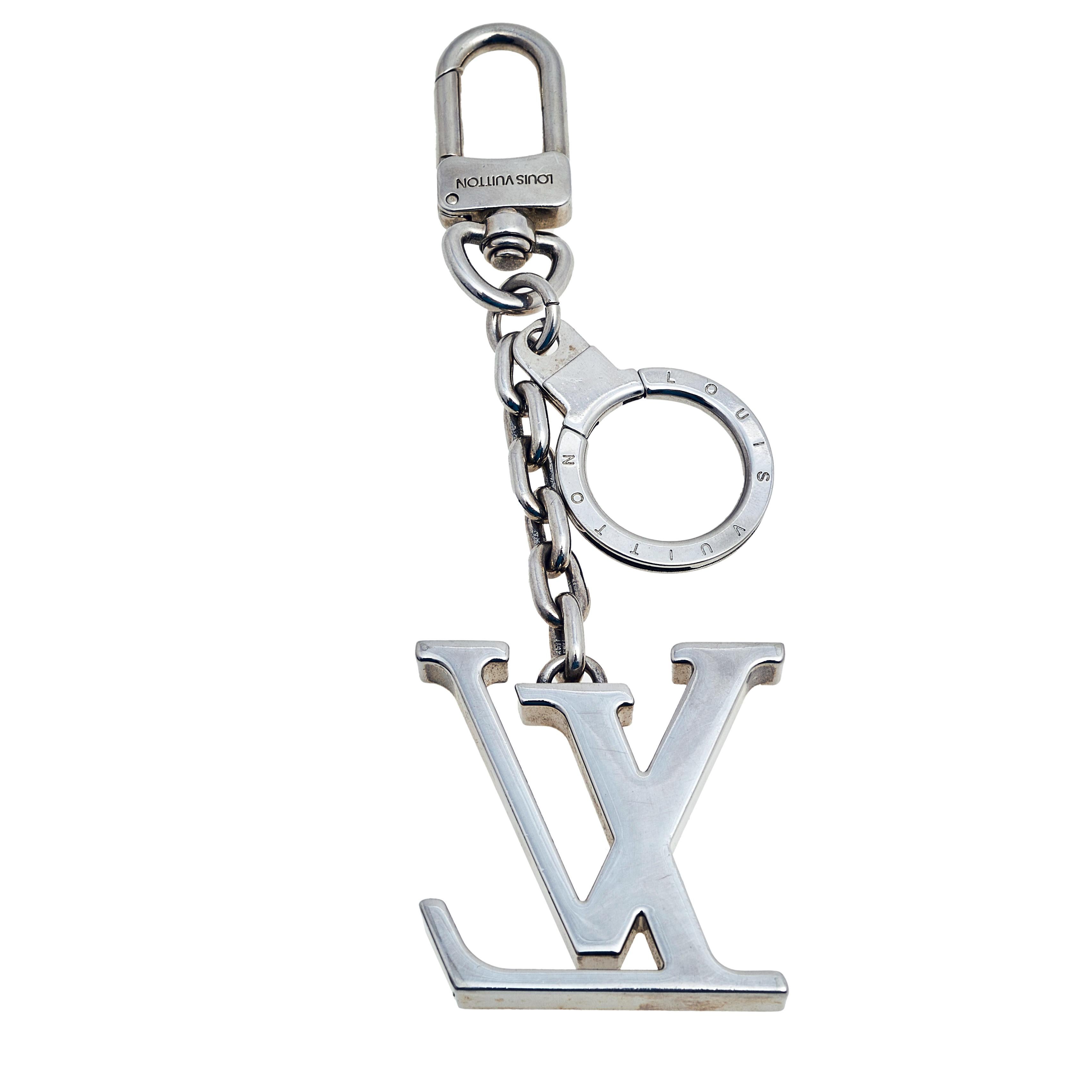 With its elegant faceted design and engraved with the LV initials, the Louis Vuitton Facettes key holder and bag charm will complement most of your handbags. They have been crafted from silver-tone metal and feature a clasp closure.