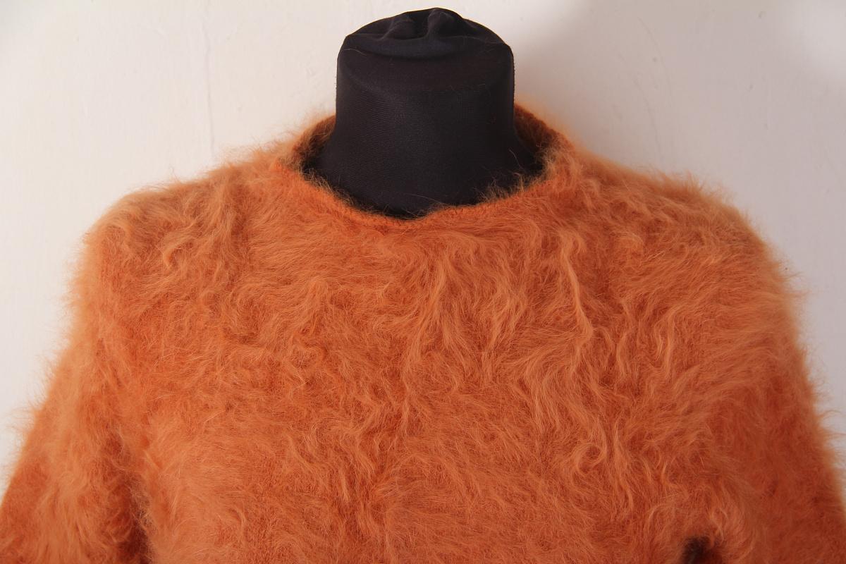 Louis Vuitton Fall 2007 Vermeer-Inspired Collection 2008 Angora top runway For Sale 6