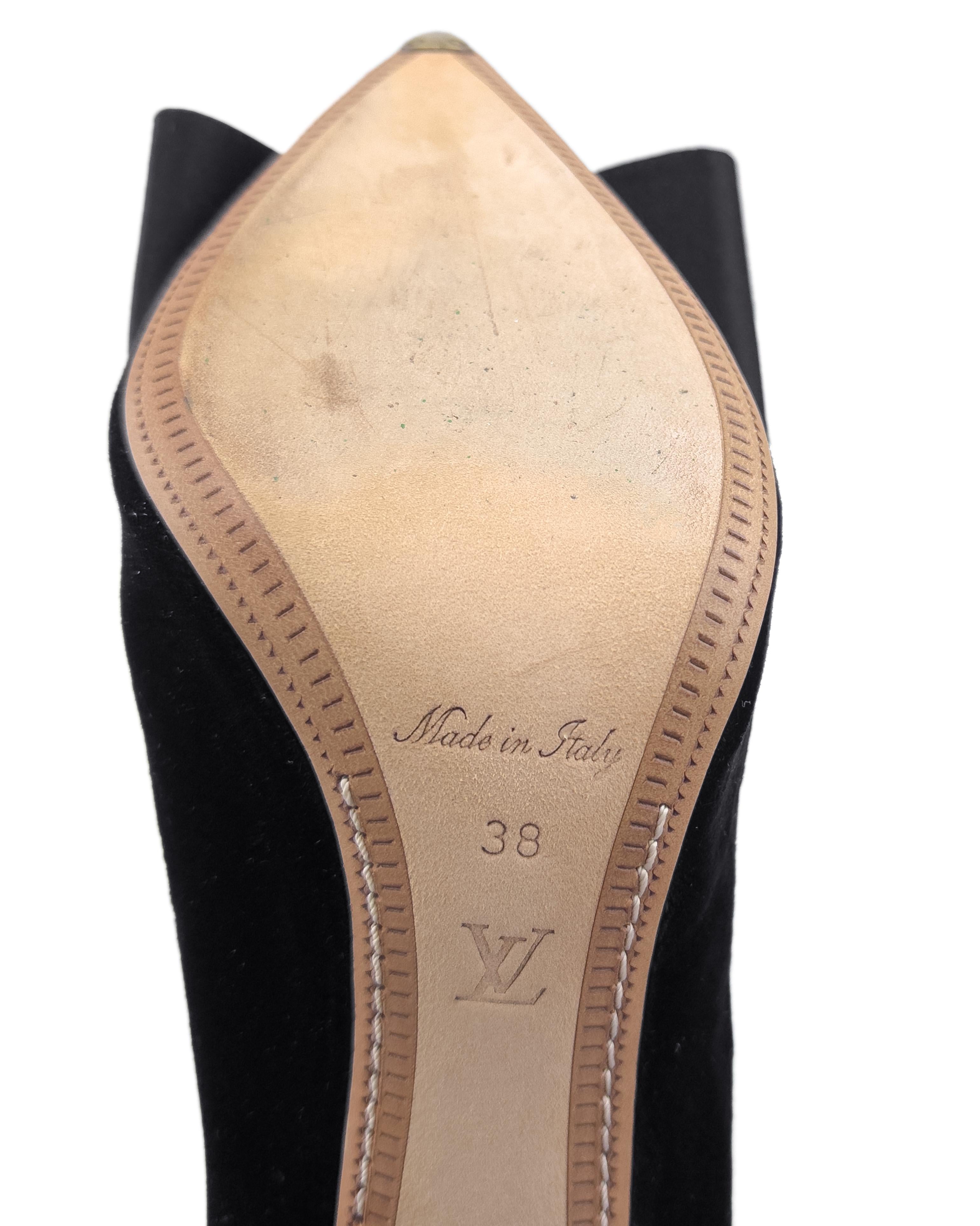 Louis Vuitton Fall 2010 Black Velvet Beauty Pump Style Heeled Shoes 38 For Sale 4
