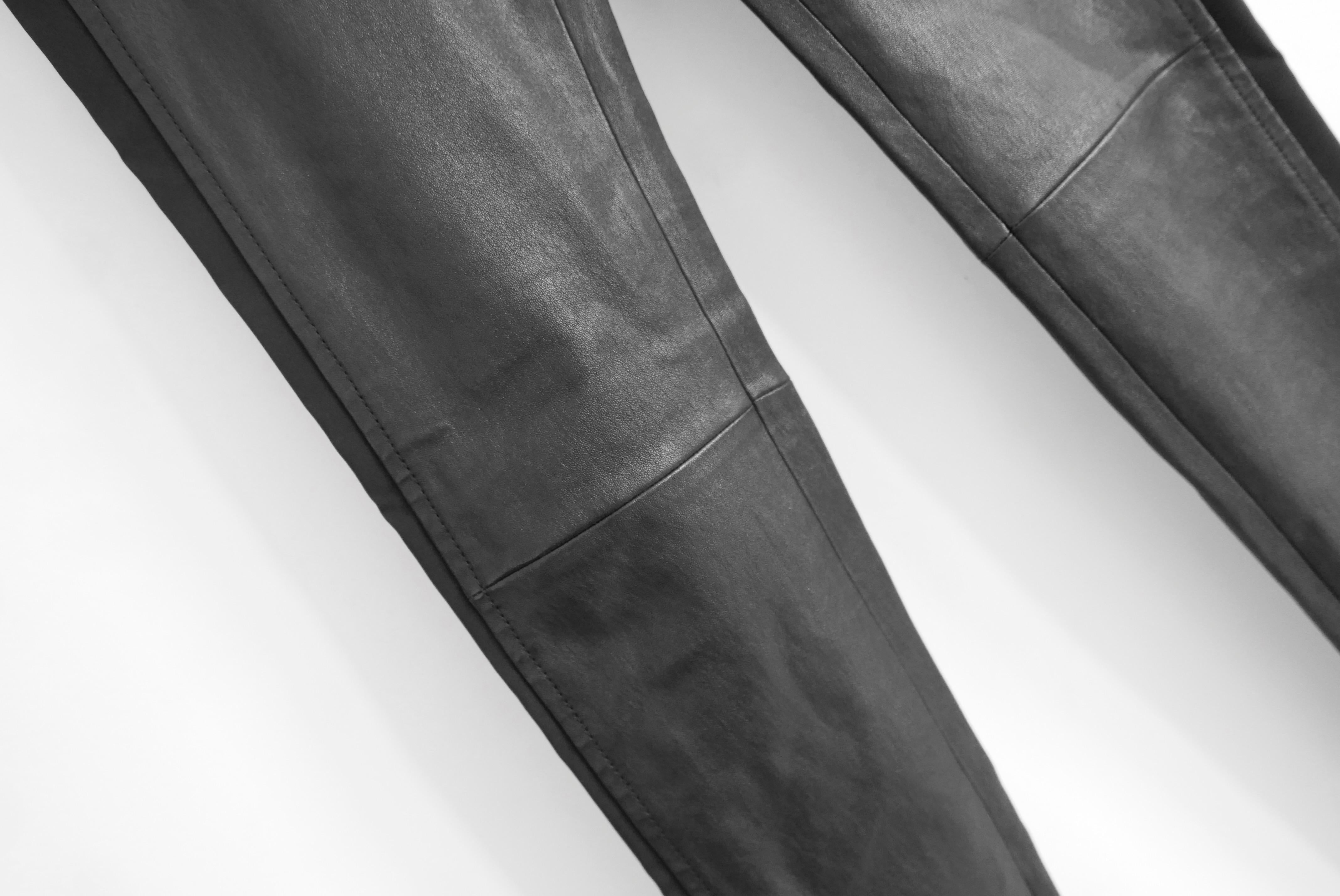 Louis Vuitton Herbst 2017 Schwarze Hose aus Leder und Jersey in Skinny im Zustand „Neu“ im Angebot in London, GB