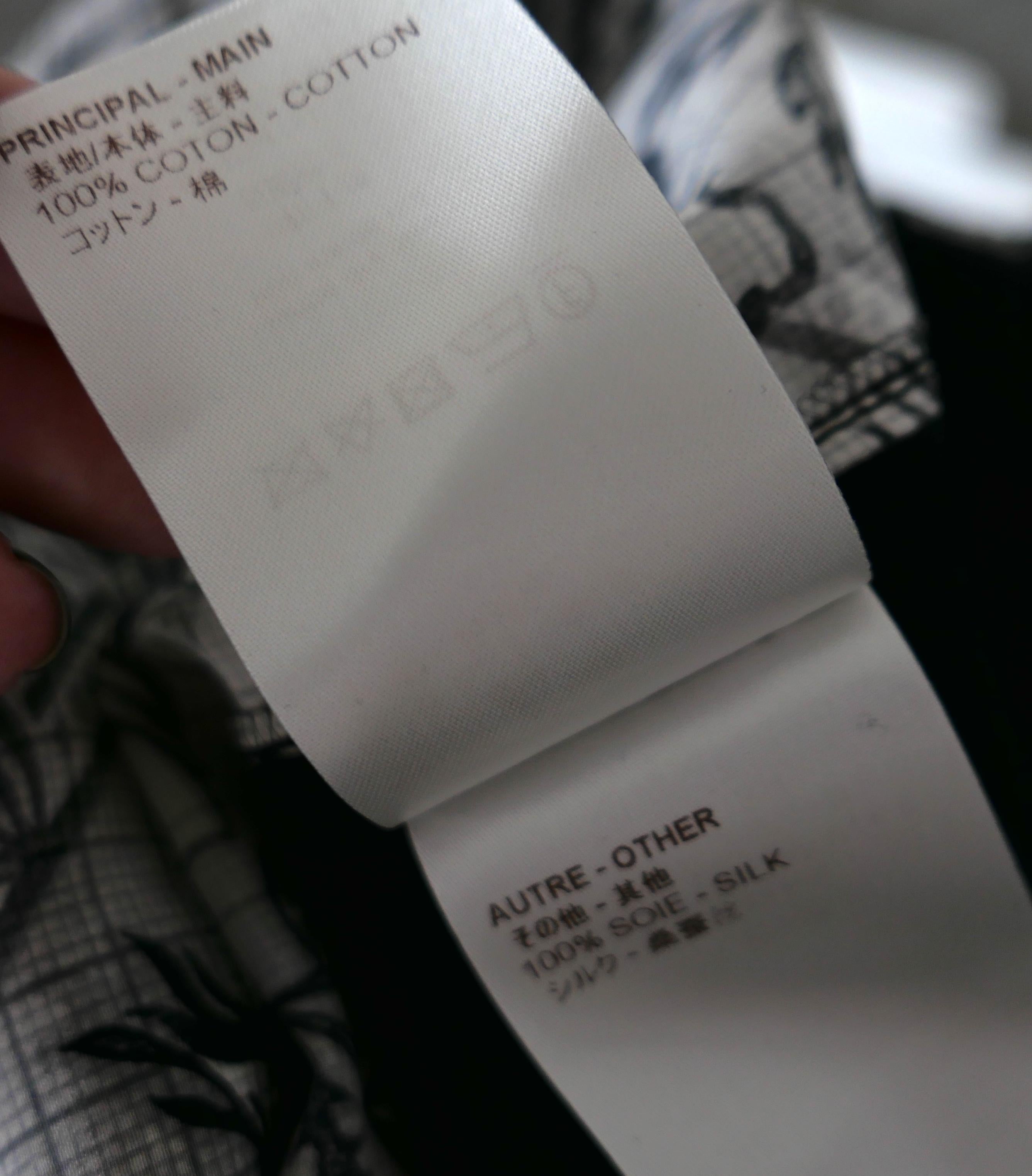 Louis Vuitton Herbst 2017 T-Shirt-Top aus geblümter Seide mit Front im Angebot 2
