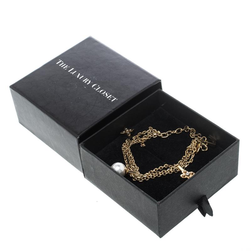 Louis Vuitton Faux Pearl Gold Tone Charm Bracelet In Good Condition In Dubai, Al Qouz 2