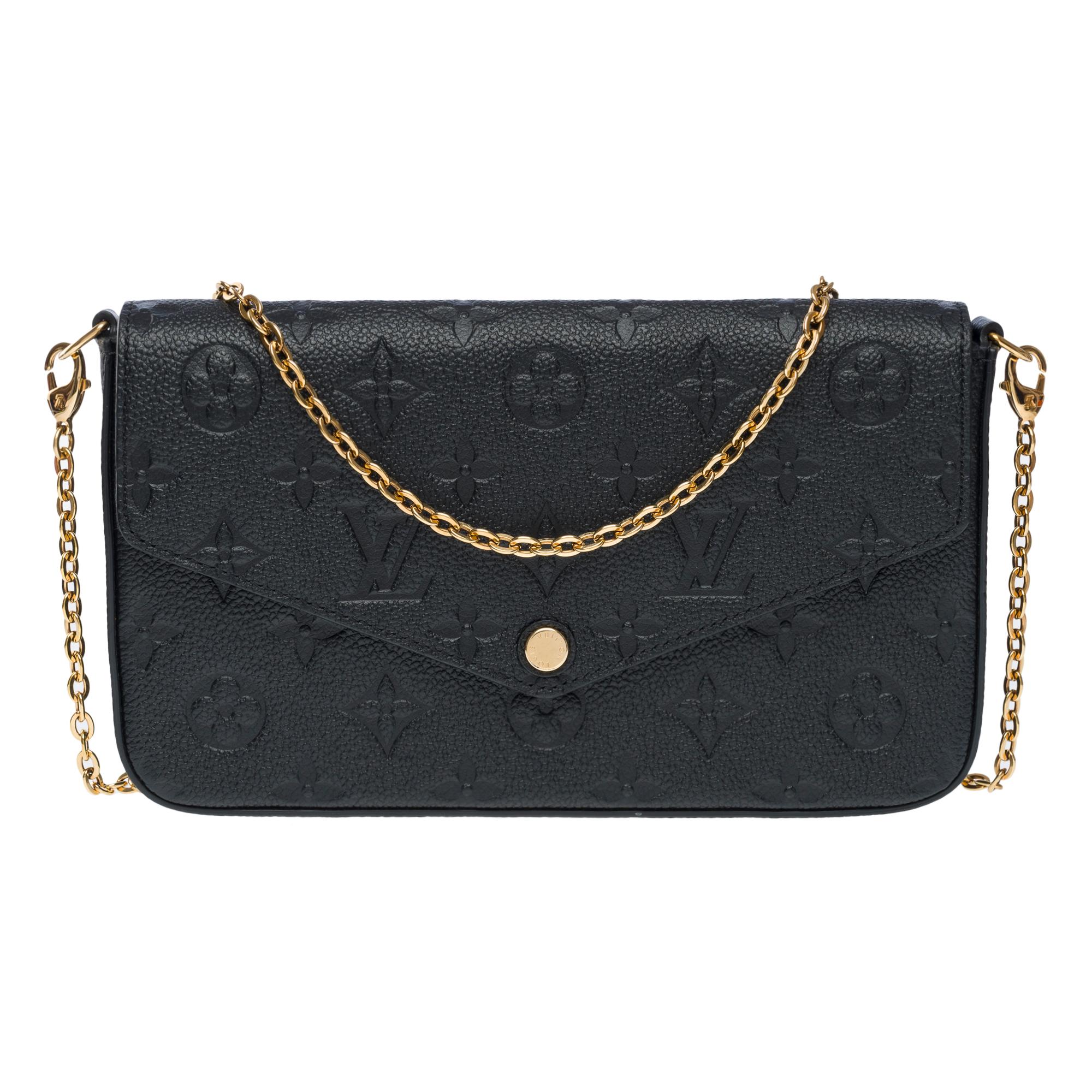 Crafted​ ​from​ ​Monogram​ ​Empreinte​ ​leather,​ ​this​ ​Félicie​ ​Pochette​ ​is​ ​embossed​ ​with​ ​the​ ​House’s​ ​iconic​ ​Monogram​ ​motif.​ ​Designed​ ​to​ ​adapt​ ​to​ ​contemporary​ ​lifestyles,​ ​this​ ​flap​ ​model​ ​features​ ​a​