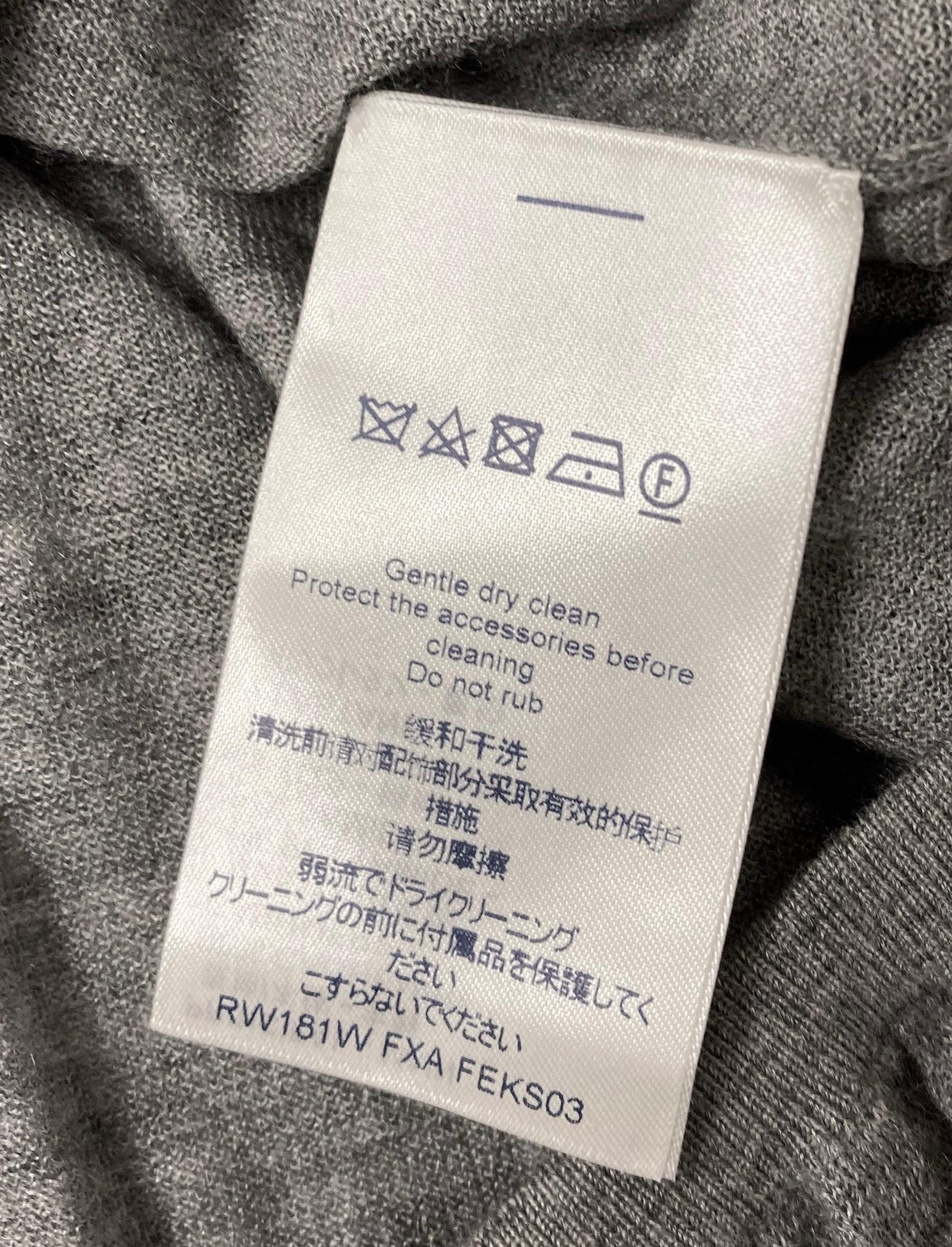 Louis Vuitton Fine Grey Cashmere Short Sleeve Sweater In New Condition For Sale In London, GB