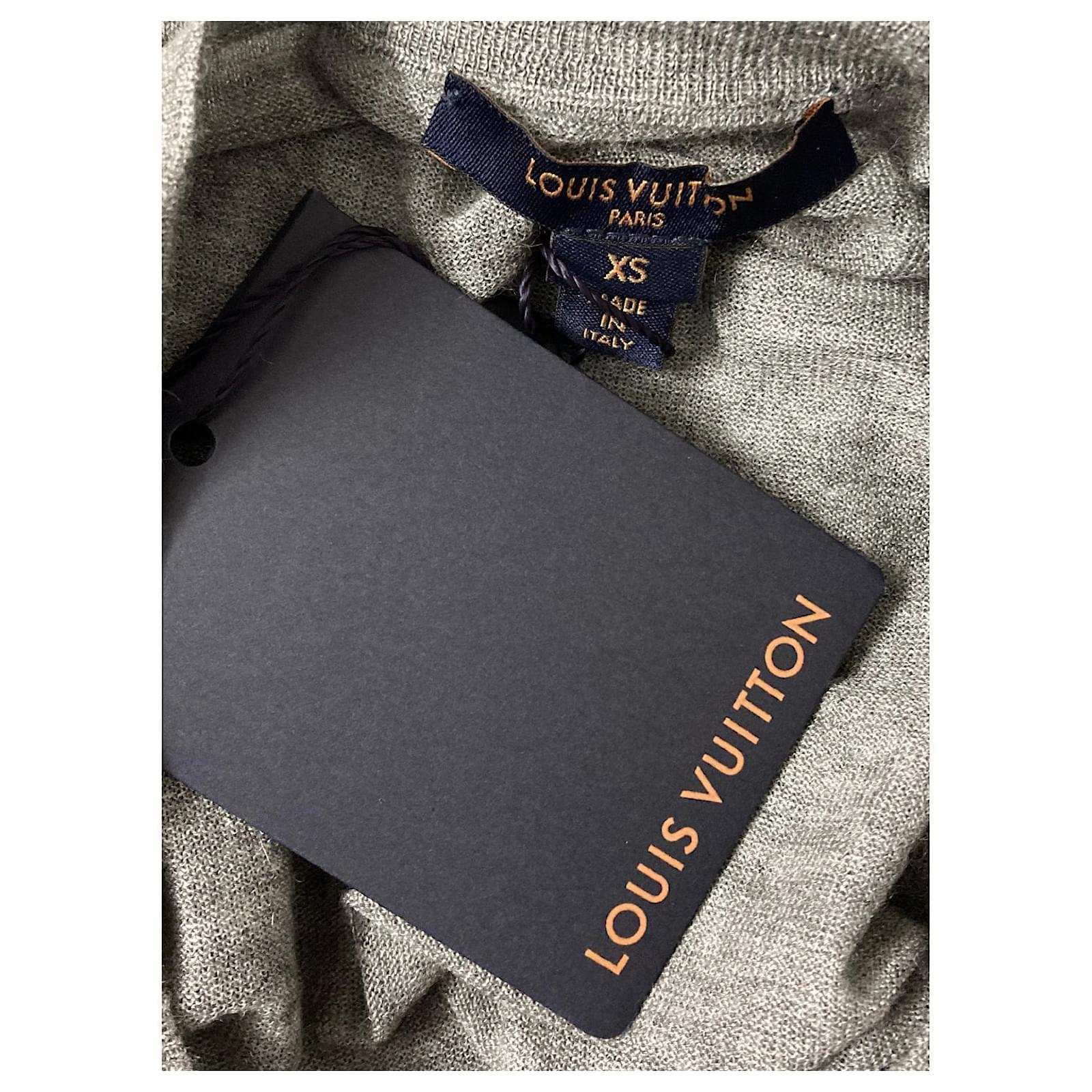 Women's Louis Vuitton Fine Grey Cashmere Short Sleeve Sweater For Sale
