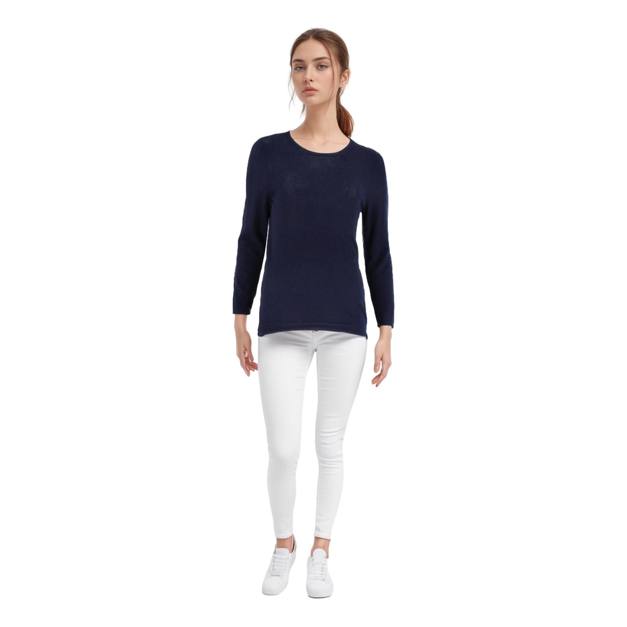 Pull ajusté Louis Vuitton

Pull en maille marine conçu avec une silhouette ajustée.

Encolure ronde et manches longues.

Taille - L.

État - Très bon

Composition - Label délavé