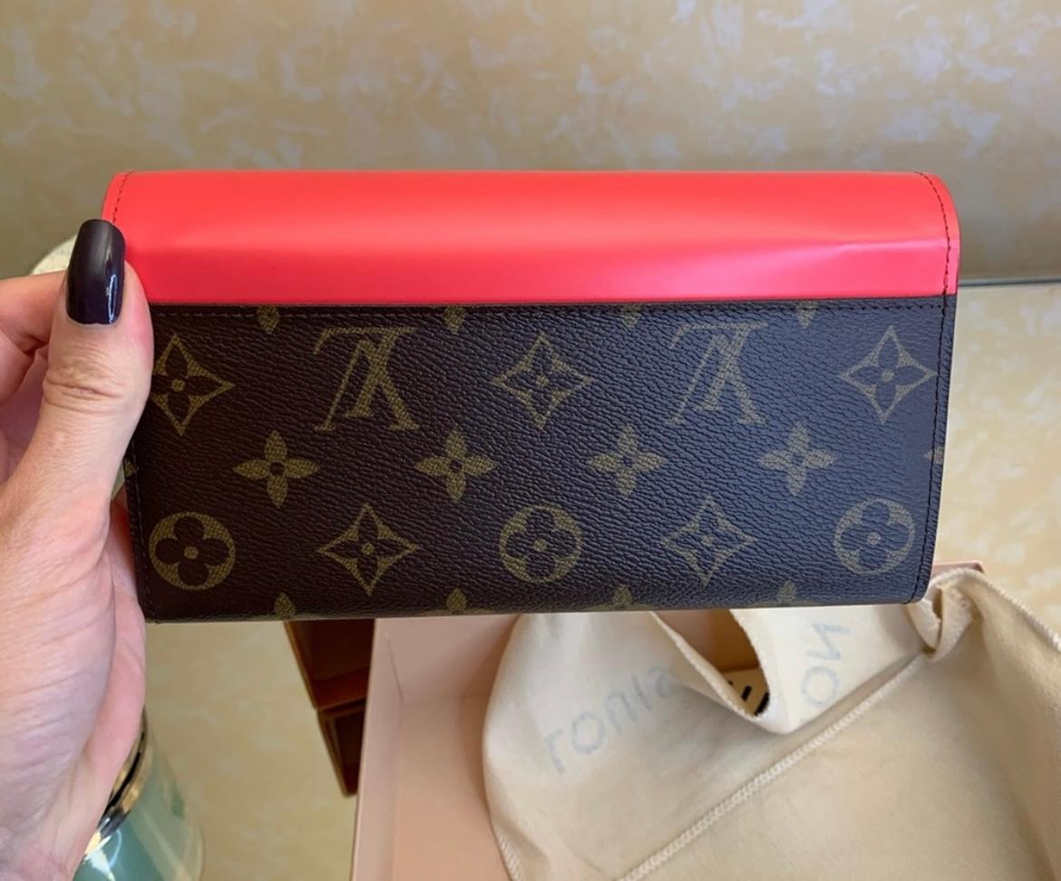 Louis Vuitton Flamingo Monogram Totem Sarah Wallet For Sale 5