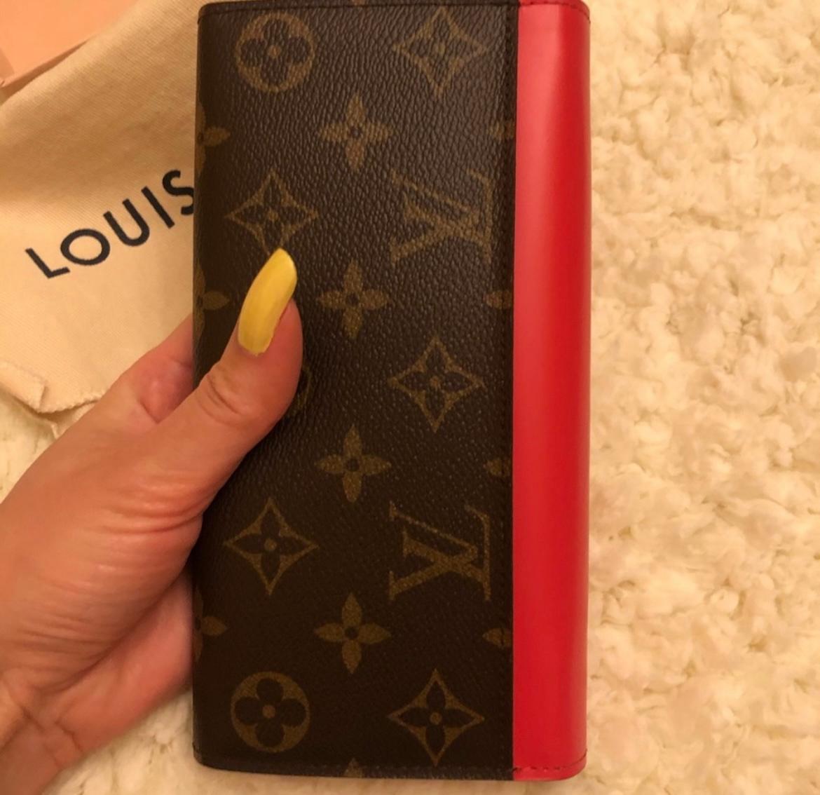 Women's or Men's Louis Vuitton Flamingo Monogram Totem Sarah Wallet For Sale