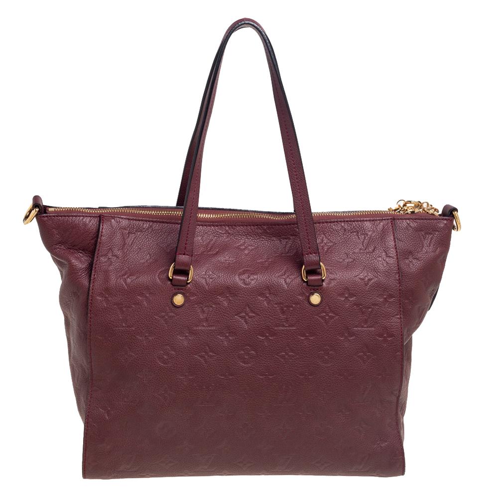Louis Vuitton's handbags are popular owing to their high style and functionality. This Lumineuse bag, like all the other handbags, is durable and stylish. Crafted from Monogram Empreinte leather, the bag comes with two flat top handles, a front zip