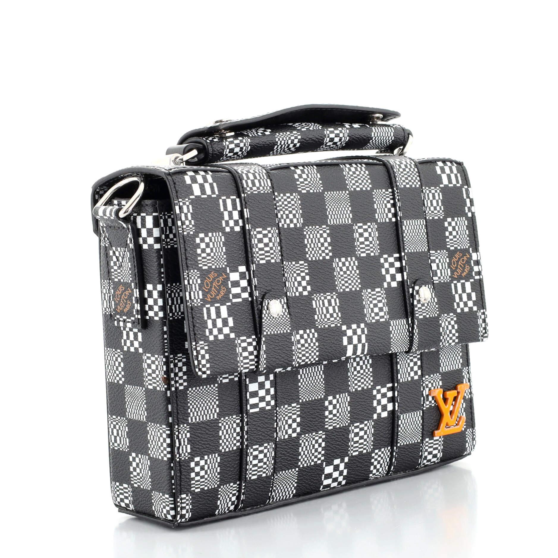 Die Soft Trunk Messenger Bag von Louis Vuitton mit Klappe Limitierte Auflage von Damier (Schwarz)