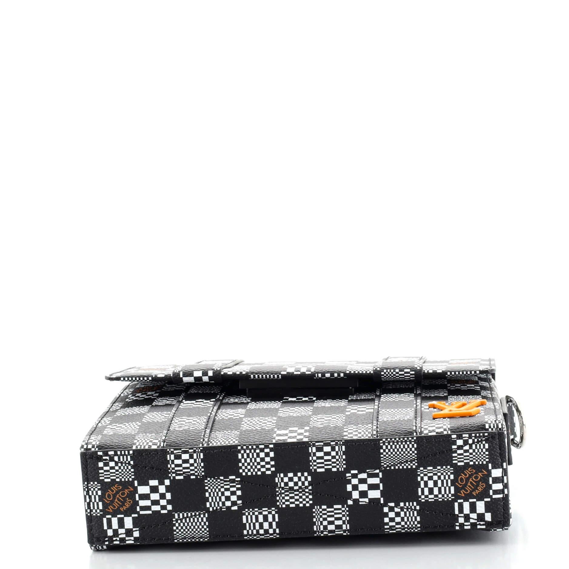 Die Soft Trunk Messenger Bag von Louis Vuitton mit Klappe Limitierte Auflage von Damier für Damen oder Herren