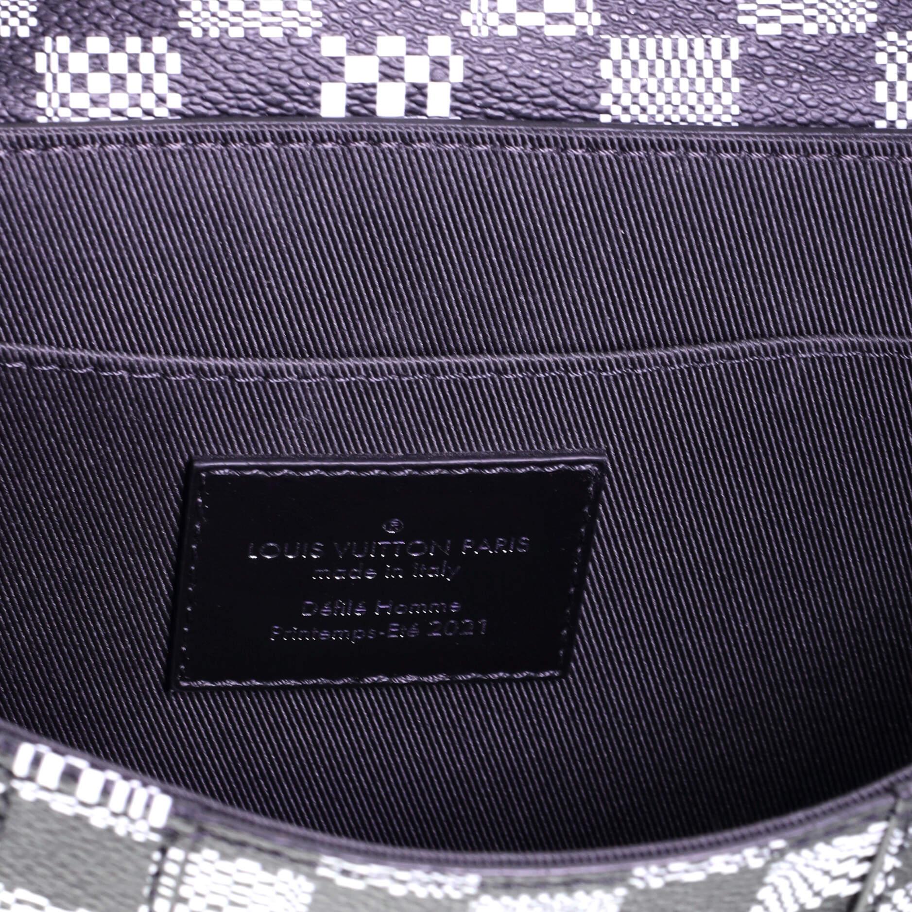 Die Soft Trunk Messenger Bag von Louis Vuitton mit Klappe Limitierte Auflage von Damier 2