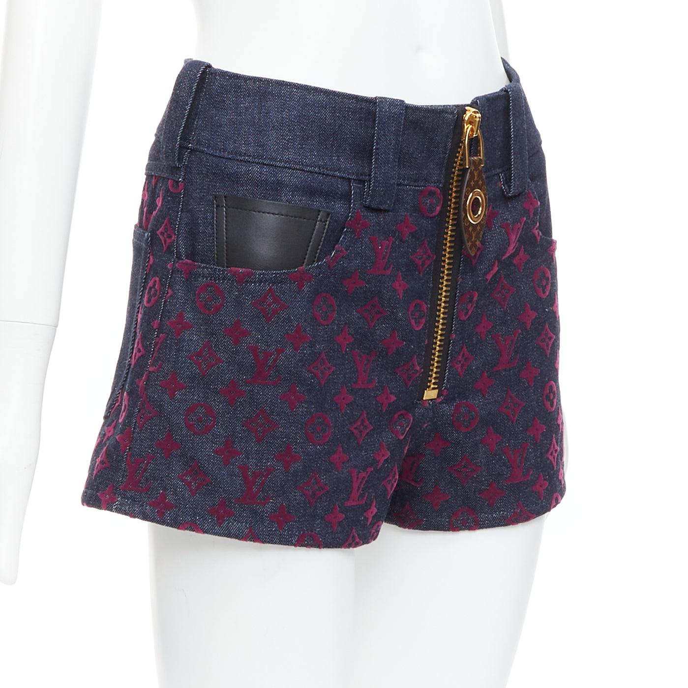 Rouge LOUIS VUITTON Short en denim floqué du monogramme bleu bordeaux XS en vente