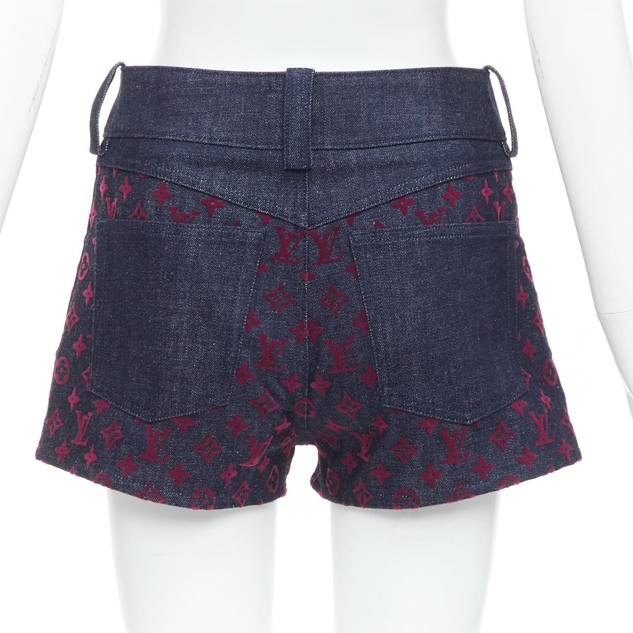 LOUIS VUITTON Short en denim floqué du monogramme bleu bordeaux XS Pour femmes en vente