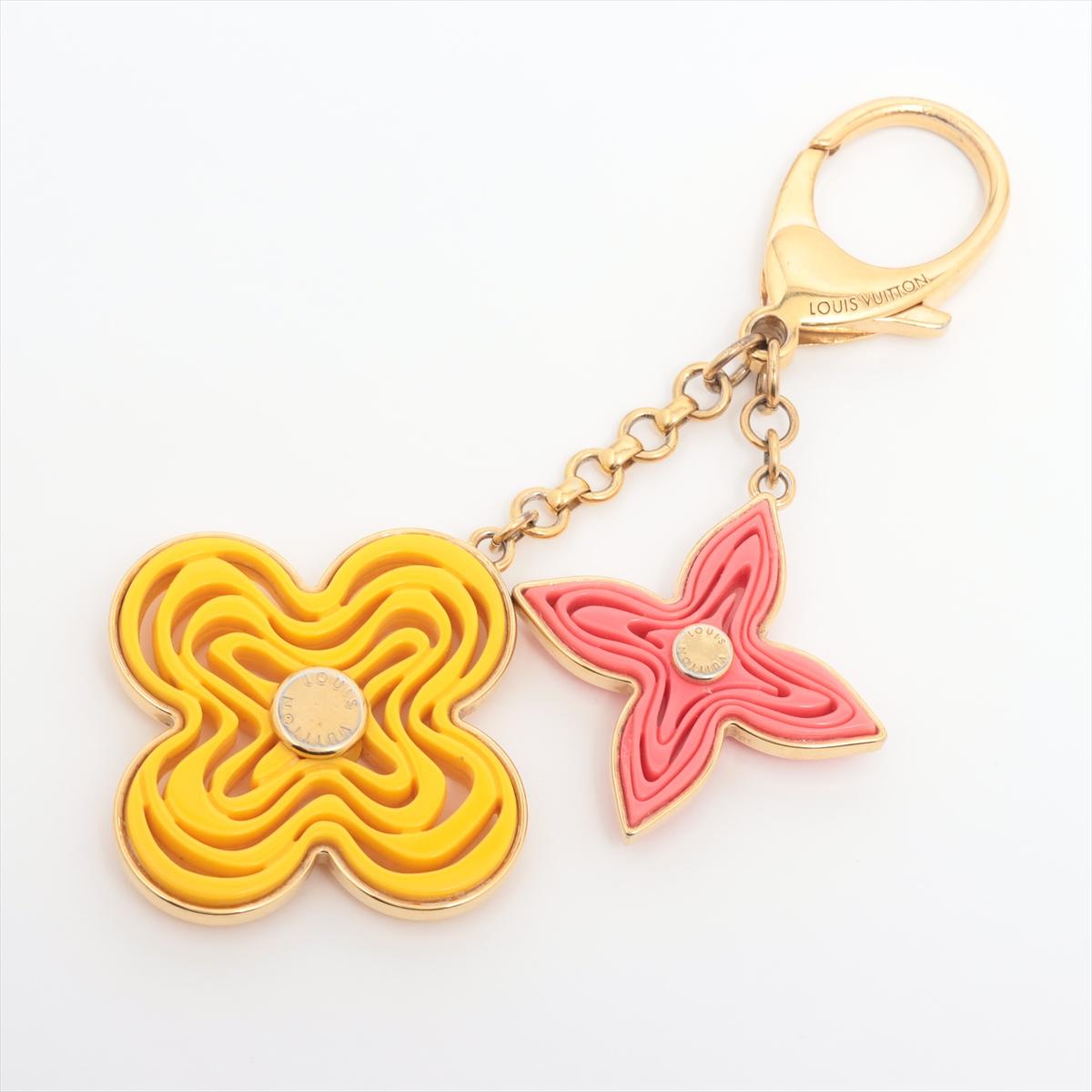 The Louis Vuitton Floral Bag Charm in Yellow & Pink a vibrant and charming accessory that enhances the personality of your Louis Vuitton bag. Meticulously crafted, the bag charm features a delightful combination of yellow and pink floral motifs,