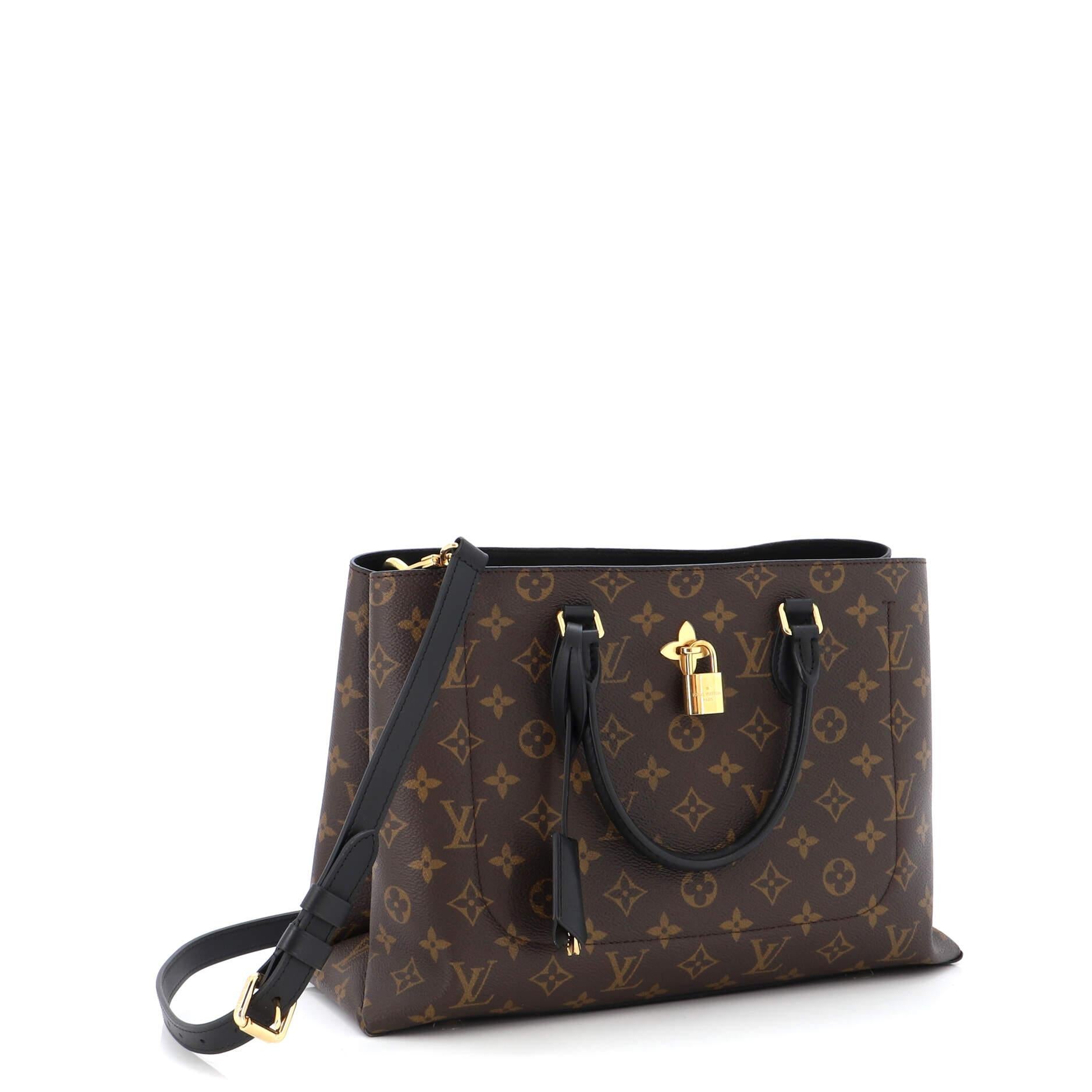 Condition: Very good. Odor in interior. Creasing on exterior and strap, minor wear, scuffs and small marks on leather trims, handles and strap. Wear and marks in interior, scratches, tarnish and discoloration on hardware.
Accessories: Lock, Keys,