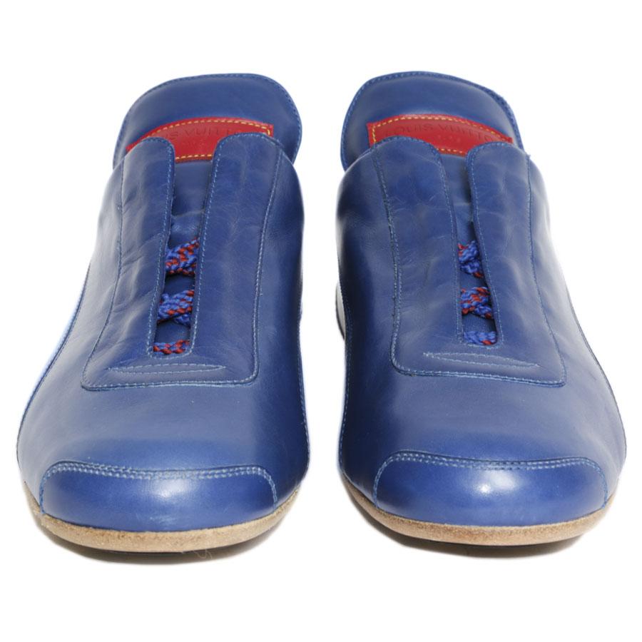 Collector! Electric blue leather sneakers and red stripes from Maison Louis Vuitton.
Limited series created for the football world cup in 2002.
New condition. Size 38.
Length: 25 cm
Will be delivered in their original box and dustbag.