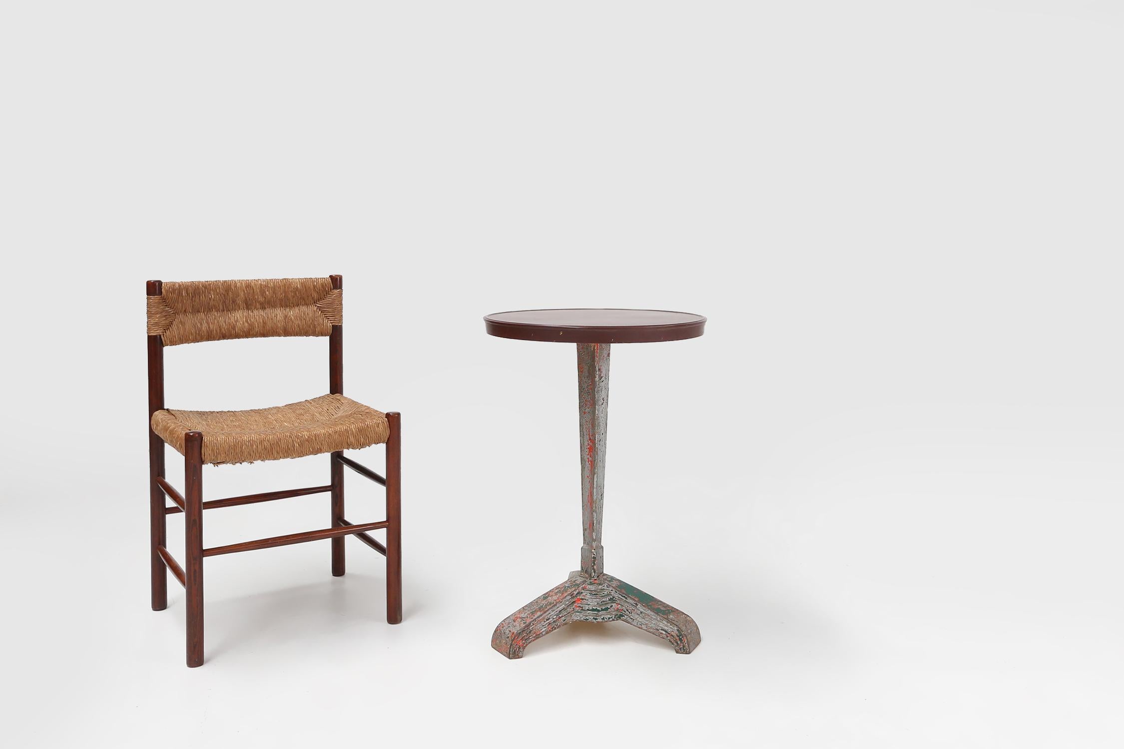 France / 1930 / table de bistrot / Louis Vuitton et Vintage / fonte et bakélite / Art Deco / mid-century / vintage

Rare table de bistrot composée d'un plateau circulaire en bakélite rouge estampillé Rex et d'une base en fonte noire portant le logo