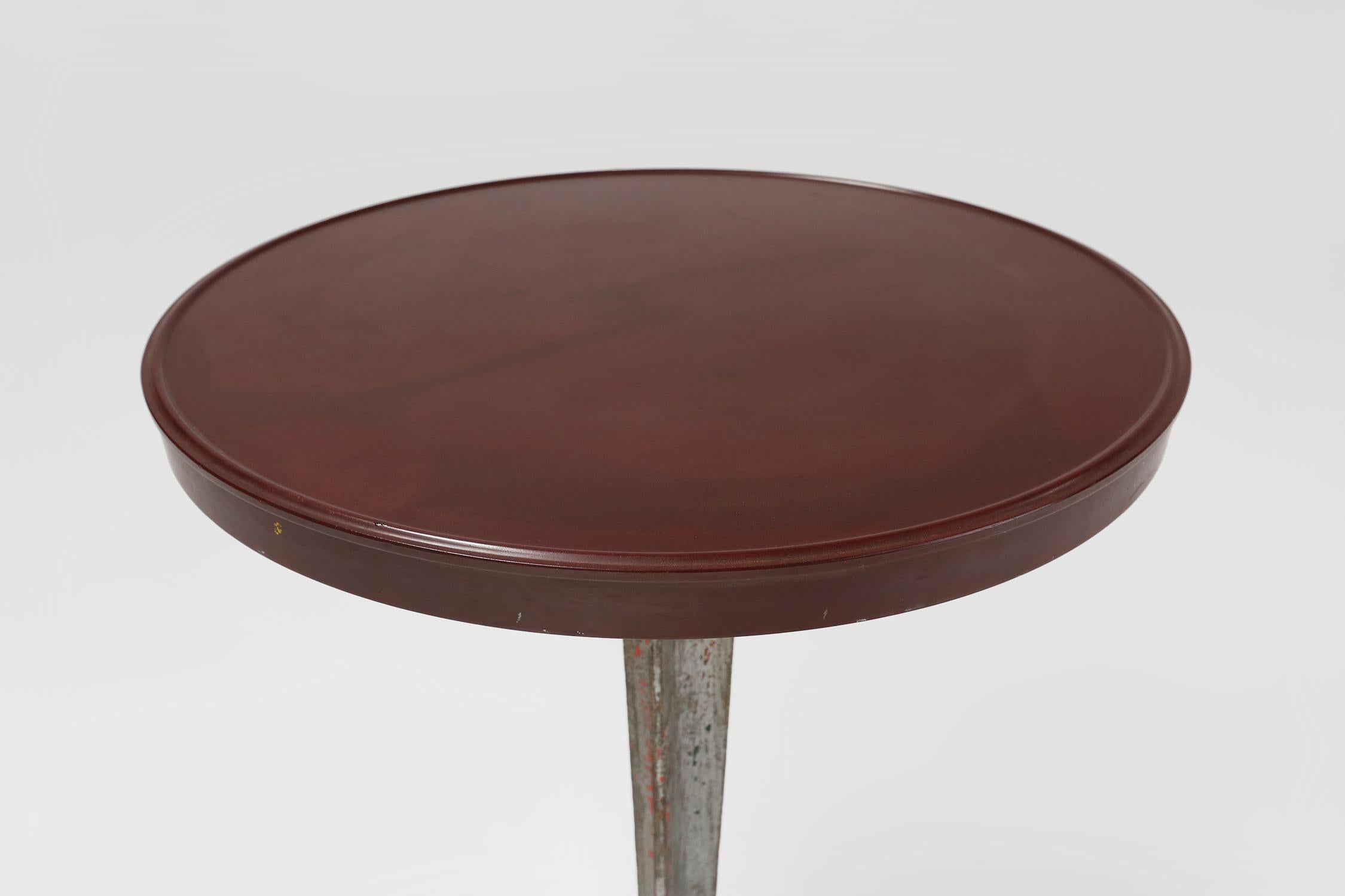 Français Table de bistro Louis Vuitton pour Rex avec plateau en bakélite, France, années 1930 en vente