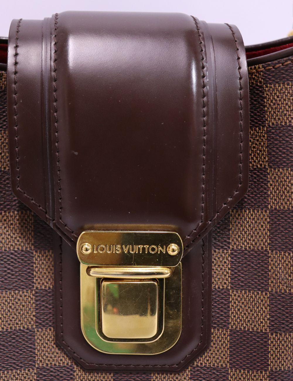 Louis Vuitton Damier Ebene Kensington Shoulder Bag – Brown


Refined, timeless, and unmistakably iconic—the Louis Vuitton Damier Ebene Kensington Bag is a sophisticated choice for the modern woman. Featuring the brand’s classic checkerboard canvas,
