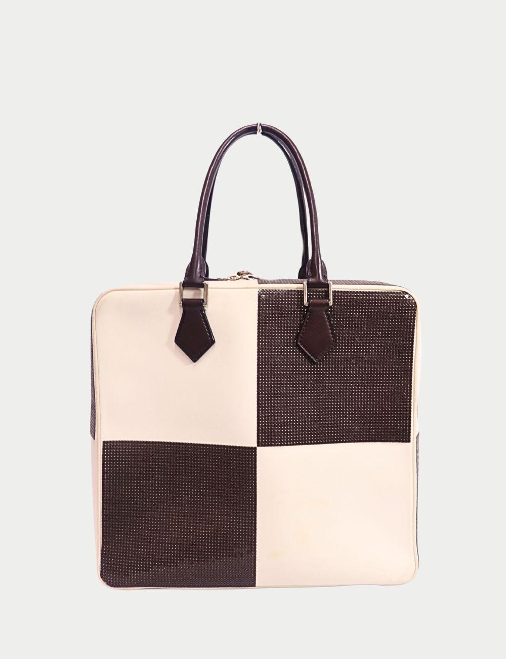 Louis Vuitton Checkerboard Top Handle Bag

Add a sophisticated edge to your collection with this Louis Vuitton Checkerboard Top Handle Bag, a rare design that blends modern elegance with LV’s timeless craftsmanship. Featuring a structured silhouette