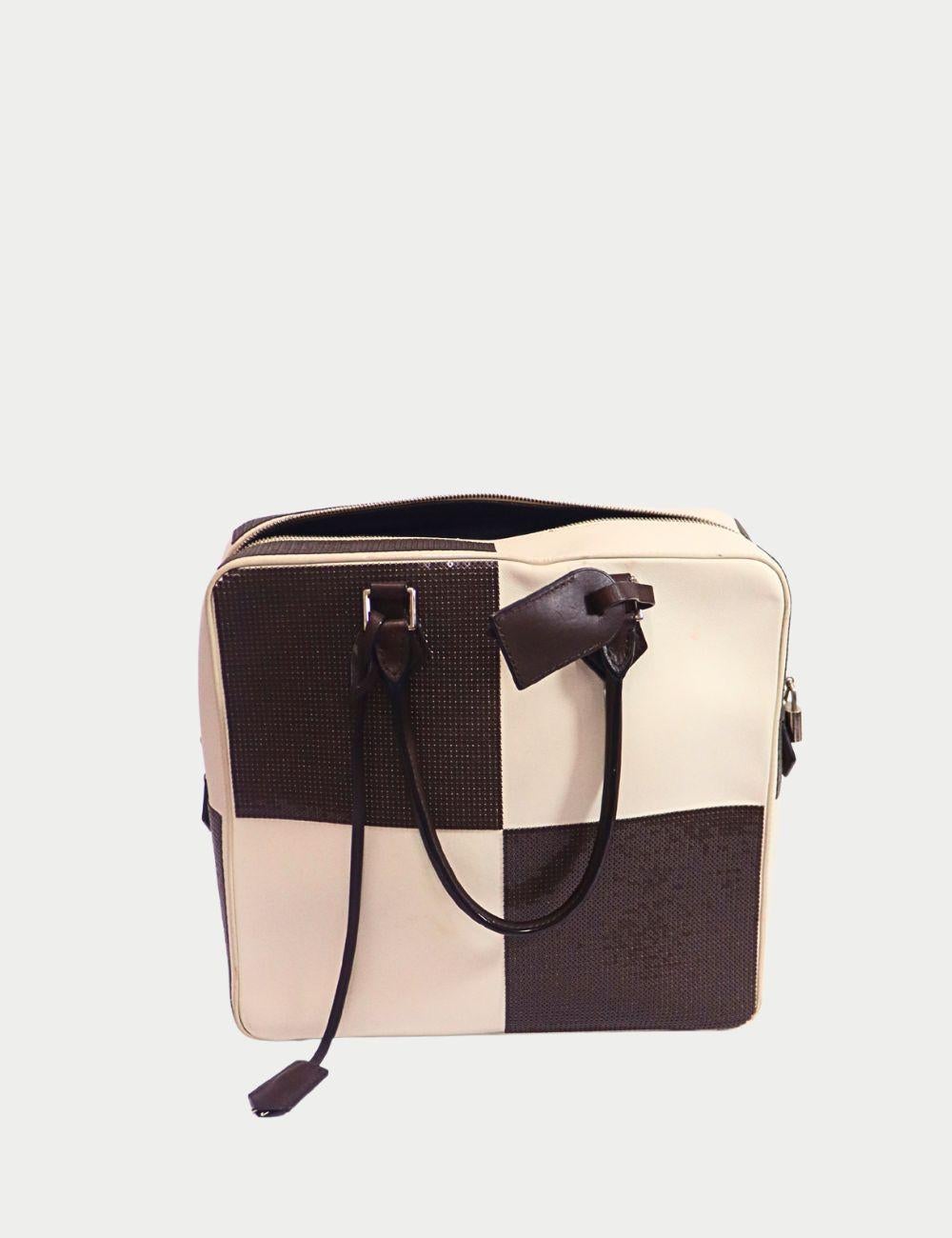 Louis Vuitton In Fair Condition For Sale In Amman, JO