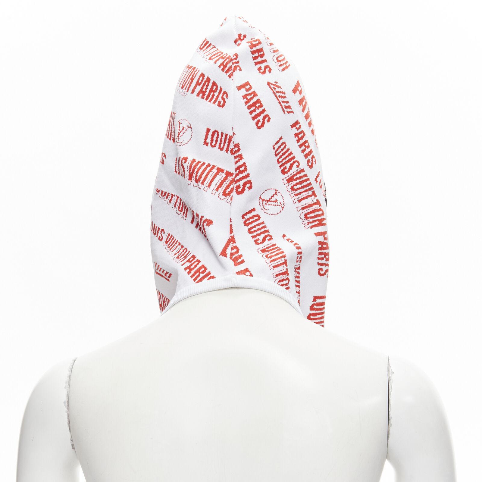 LOUIS VUITTON FORNASETTI 2021 weißes rotes Logo Jacquard Nylonbesatz Snood Hood Hut Damen im Angebot
