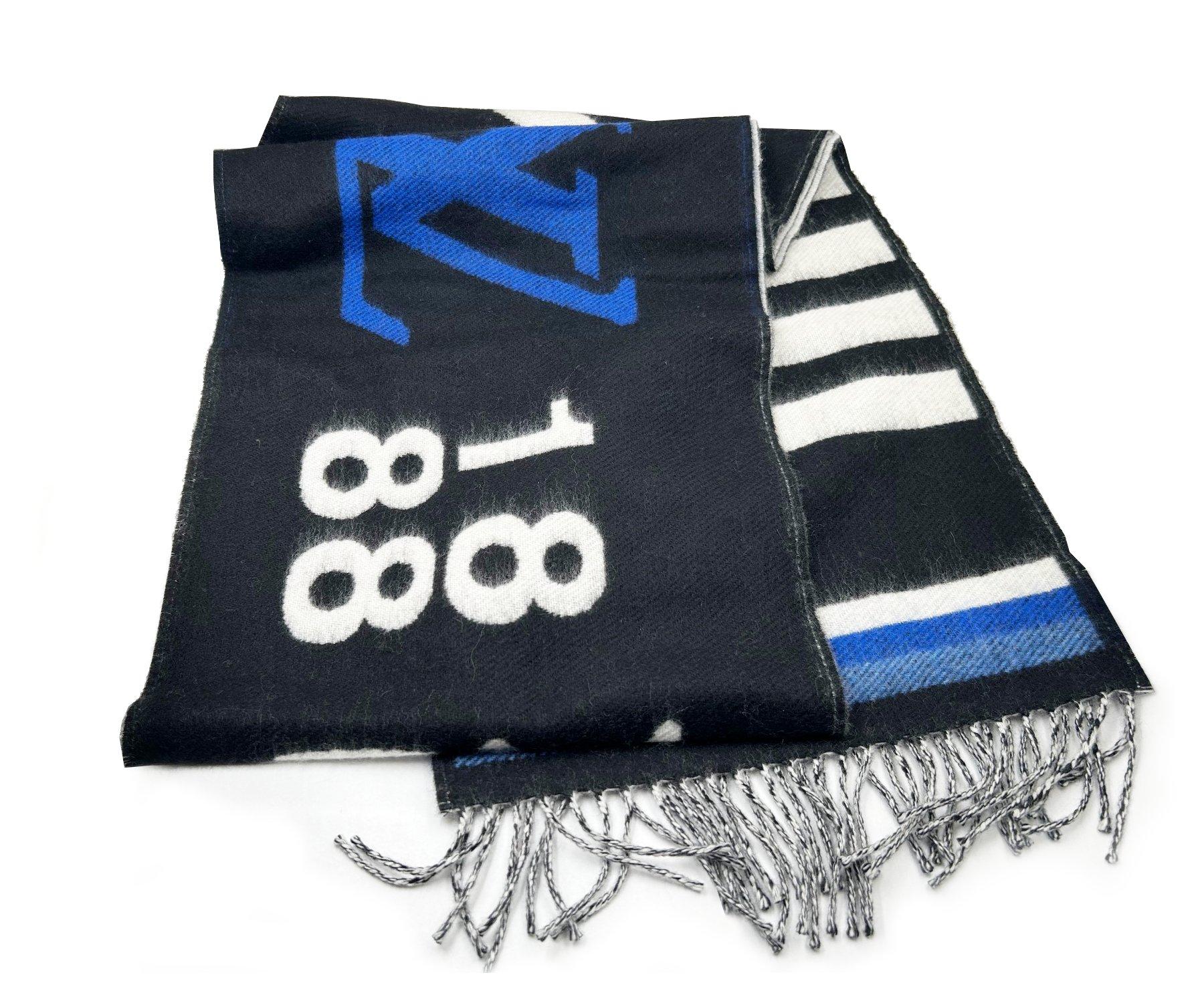 Louis Vuitton Forward 1888 Blue Black Cashmere Blend Scarf

*Marked Louis Vuitton
*Made in United Kingdom
*Comes with the original box, and gift note


-90% Wool and 10% Cashmere
-It is approximately 70.75