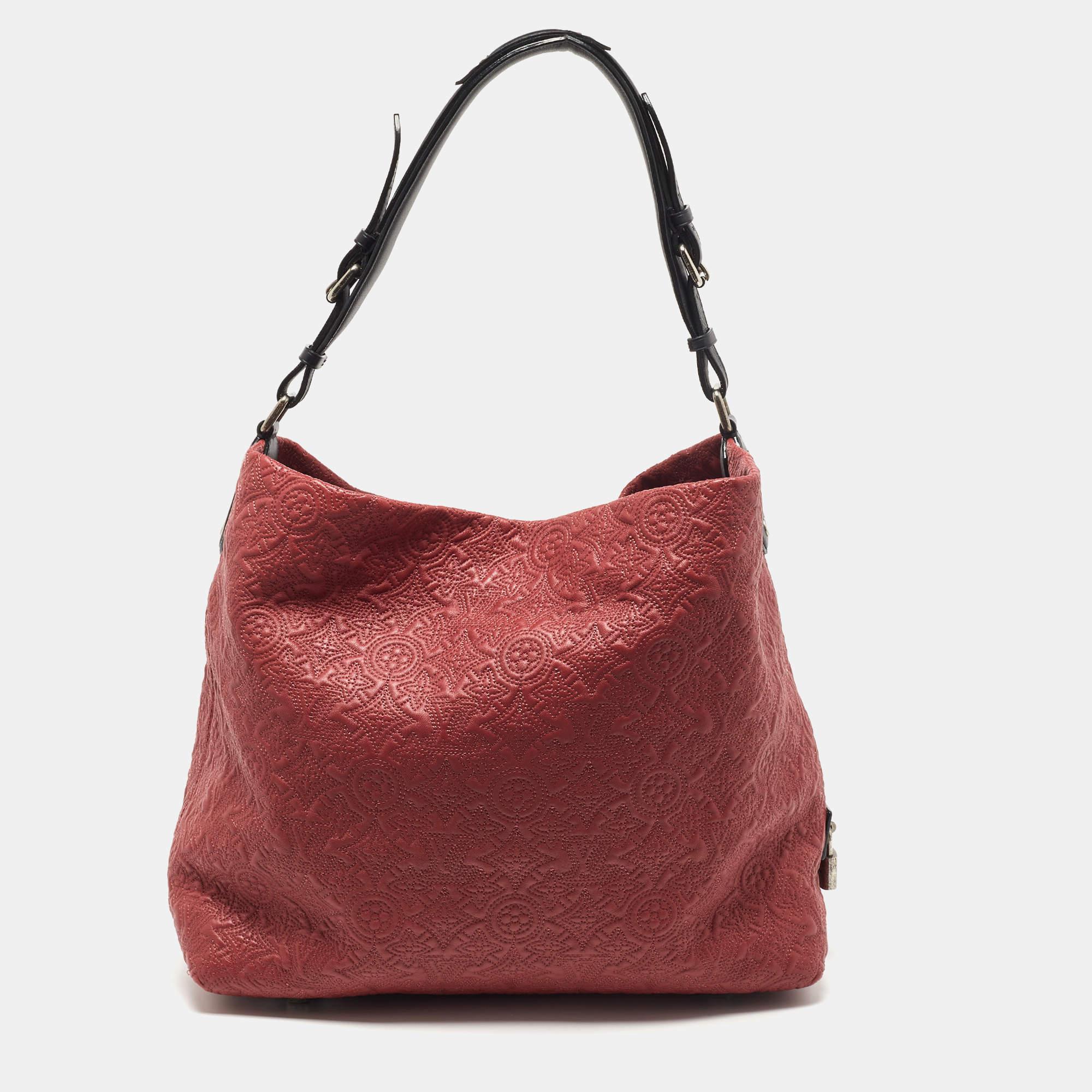 Louis Vuitton's handbags are popular owing to their high style and functionality. This Antheia PM bag, like all the other handbags, is durable and stylish. Crafted from Monogram leather, the bag can be paraded using the top handle. It is complete
