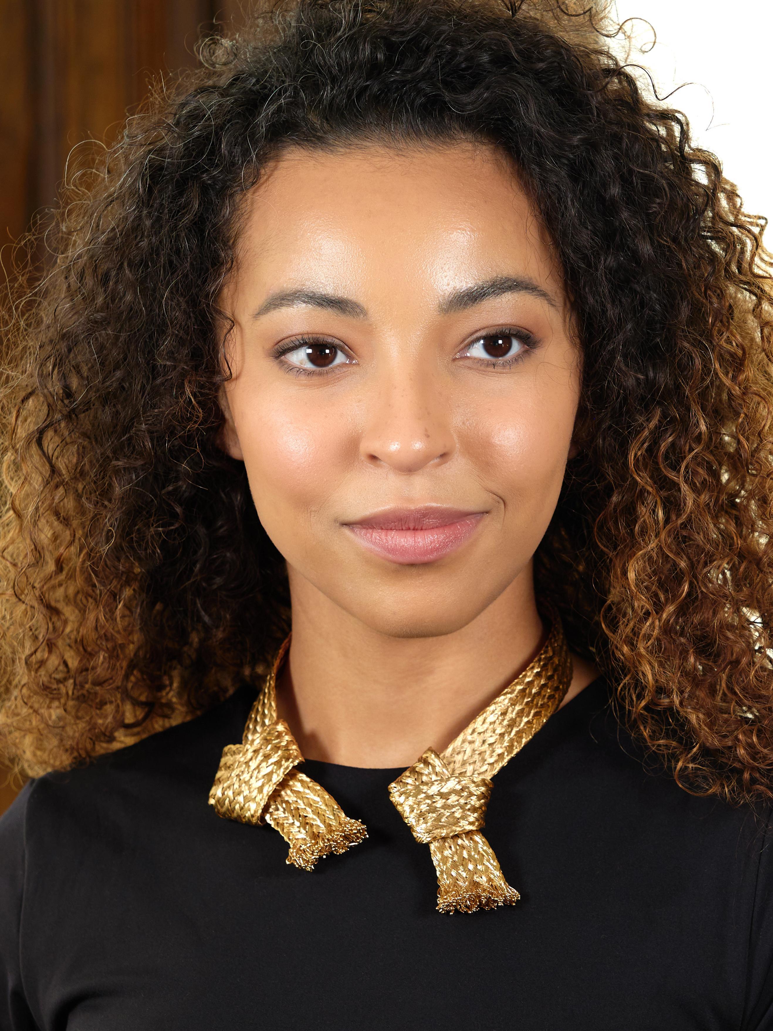 Designed as a woven strap terminating with knots and frayed ends
Strap is depicted as wrapping around neck and is open in the front
Hinged for easy application - designed to resemble luggage straps
Tested as gold plated brass
Numbered and fully