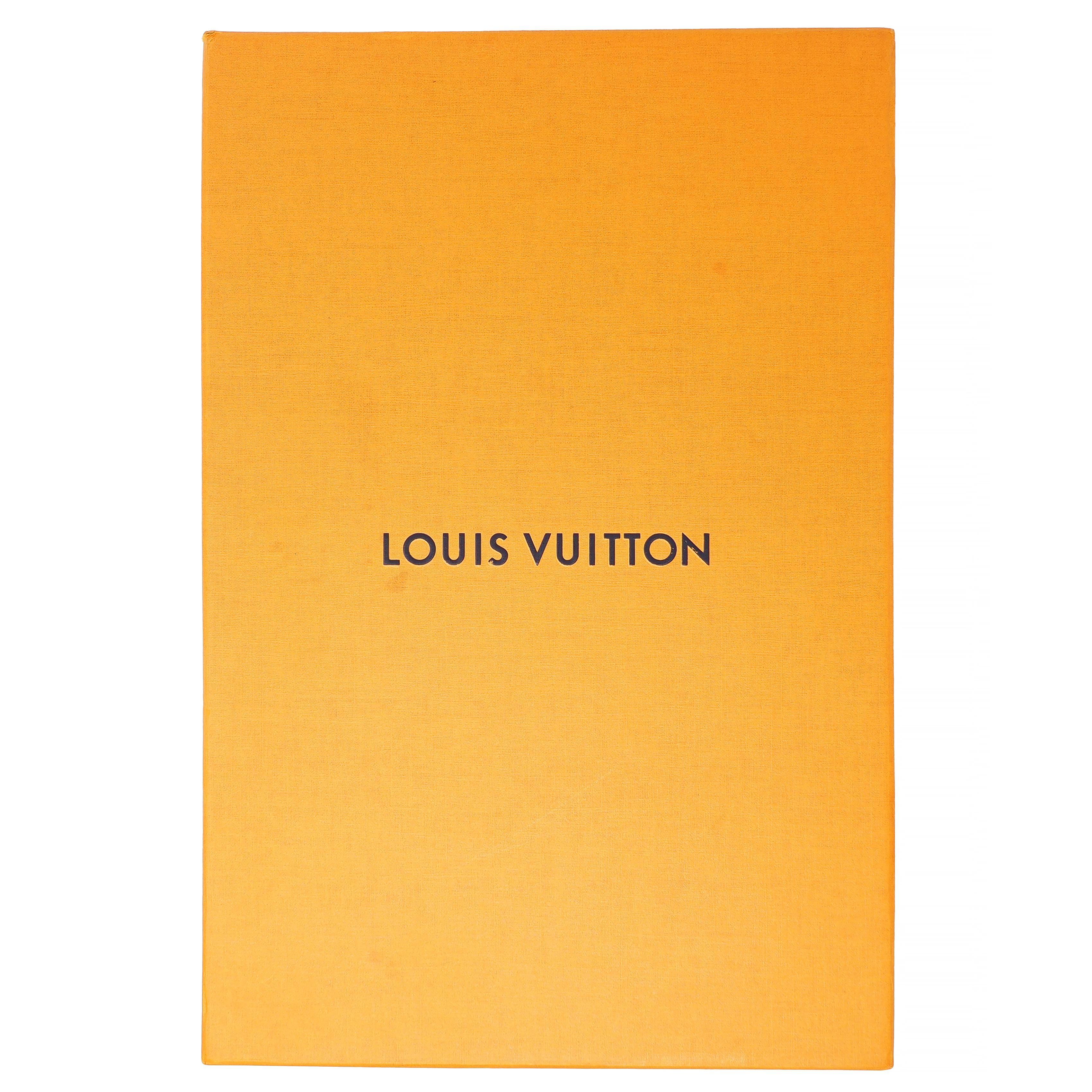Louis Vuitton, collier unisexe Les Gastons Trunk en or blanc 18 carats et diamants français en vente 8