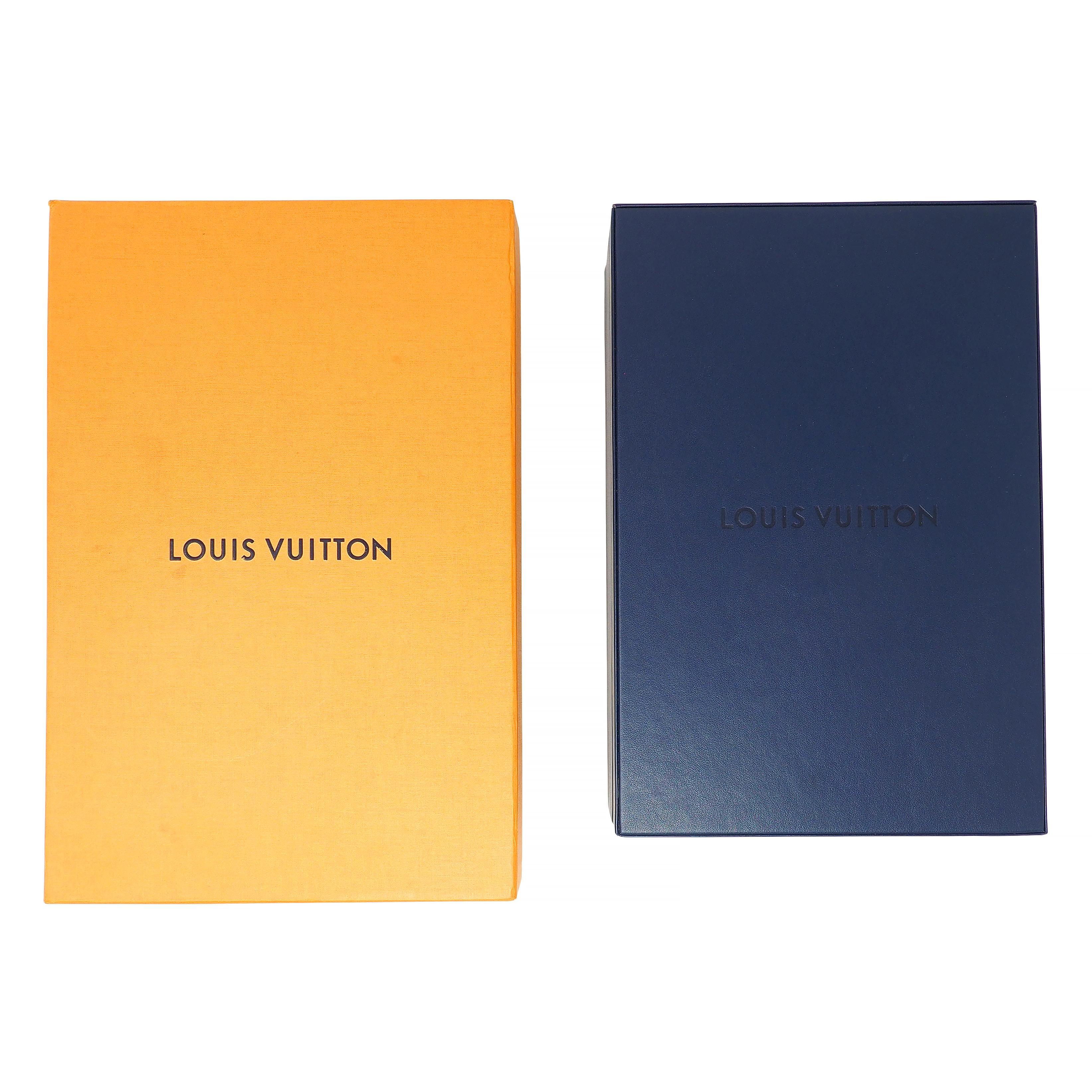 Louis Vuitton, collier unisexe Les Gastons Trunk en or blanc 18 carats et diamants français en vente 9