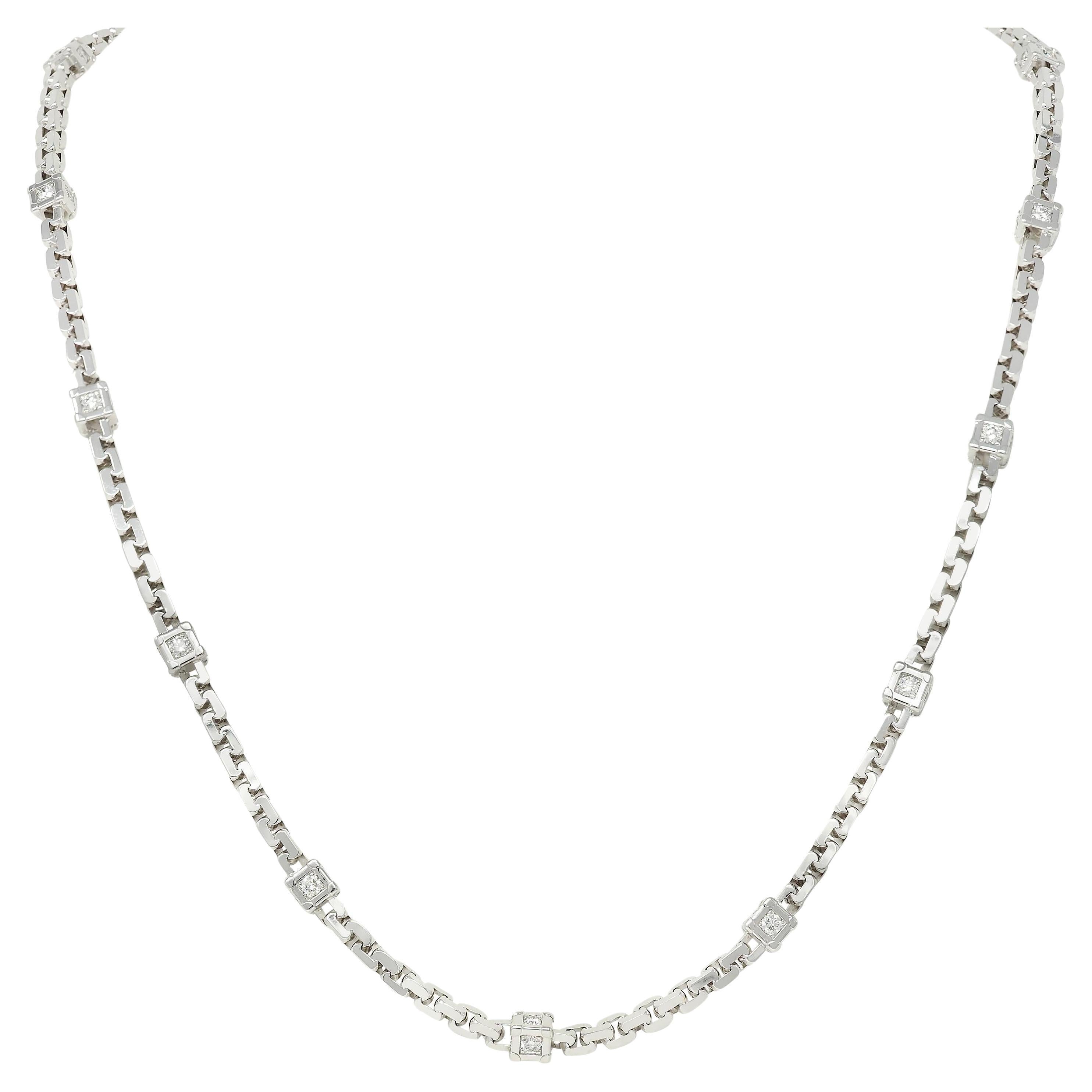 Louis Vuitton, collier unisexe Les Gastons Trunk en or blanc 18 carats et diamants français en vente